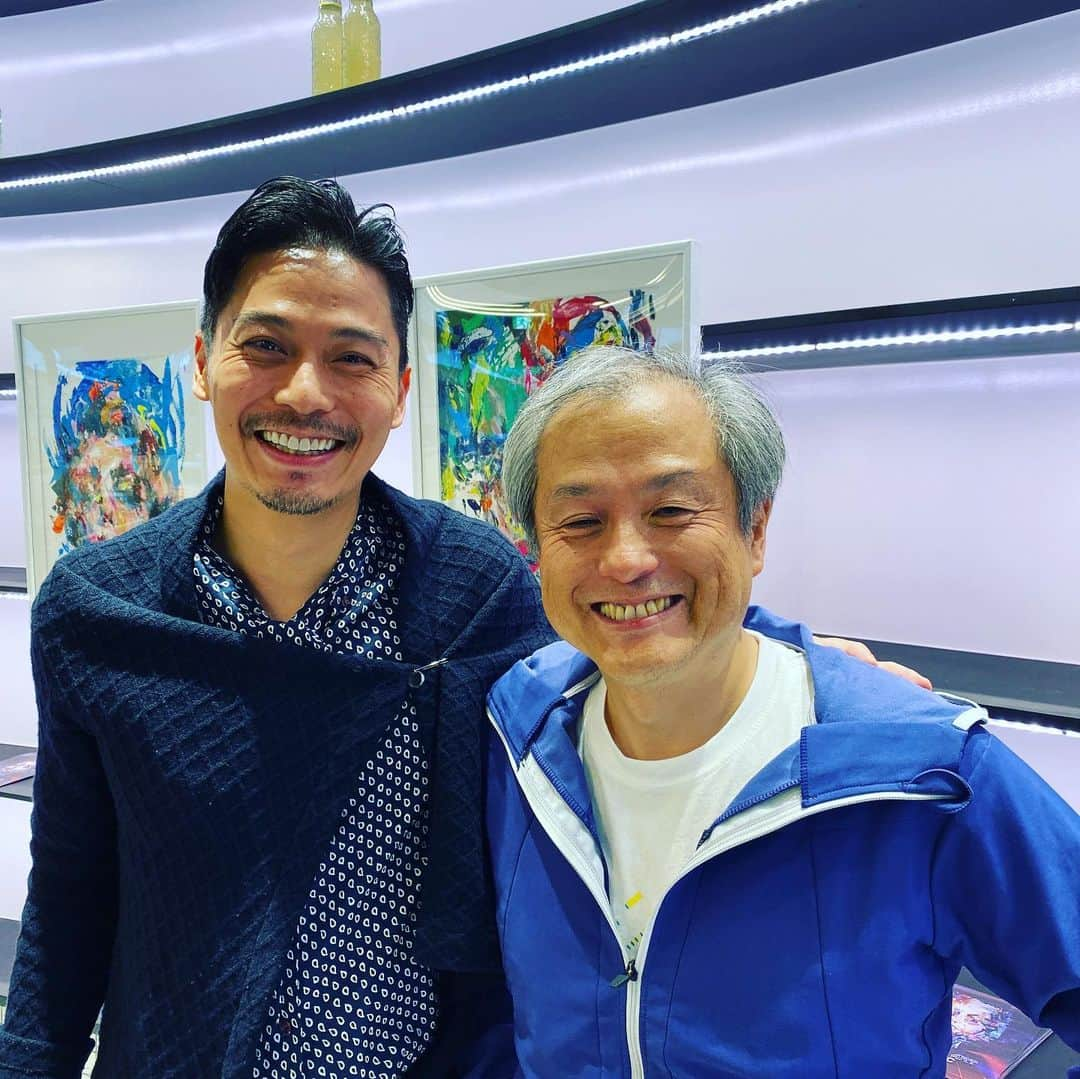 坂東工さんのインスタグラム写真 - (坂東工Instagram)「旧知の方やファンの方々、たくさんお越しいただきました！ありがとうございます😊最近の睡眠不足で目が半分くらいになってますが、来てくれた方のパワーでなんとか持ち堪えました。　@khayah_artist はこれから間違い無くスターになっていきます。これはまだまだその前哨戦。秘蔵の500枚をお見せする機会を作ります！お楽しみに！ @iiwii.art #iiwii #iiwiiart #contemporaryart #painting #art #arts  #坂東さんはプロデューサーもやる」11月17日 16時00分 - takumimoriyabando