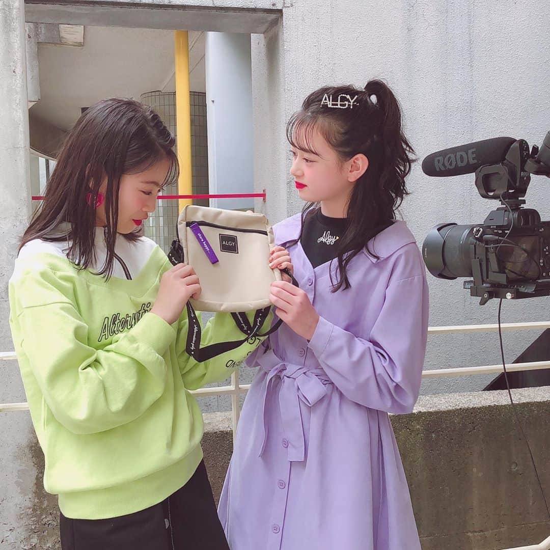 のインスタグラム：「. 発売中のニコ☆プチ12月号ふろくを説明すべく 動画撮影中のマアヤ&ユナ😉💕 慣れない動画撮影に 「……。」ってなったり 「？？？？」ってなったり笑  ニコ☆プチTVでその様子も 見てみてねーん🤪  #ニコプチ #ニコプチTV #ALGY #ニコプチふろく #ニコプチふろくのある生活  #アルジー #プチモのふろくの使い方」