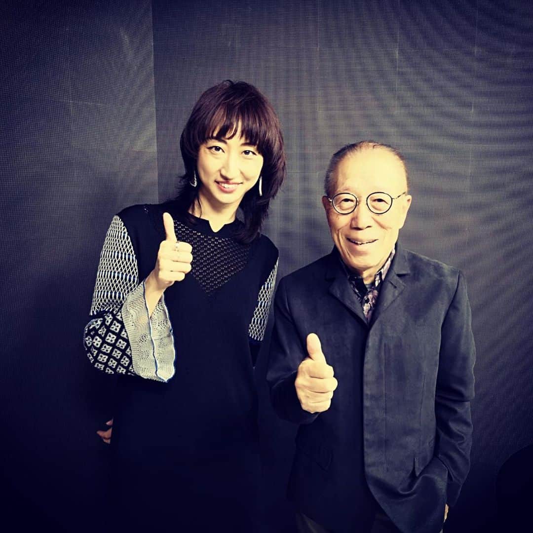 Ms.OOJAさんのインスタグラム写真 - (Ms.OOJAInstagram)「DJ界のレジェンド小林克也さんの番組 @2jicrossfm CROSSFMの「渋谷で2時」に生出演してきました！！ 音楽履歴書で自分のルーツを辿ったり、克也さんから20の質問をいただいたり。 曲をプレゼントしていただいたり。  Des'reeの「You gatta be」曲はもちろん知ってたけど、克也さんがあの声で和訳を読んでくれて、その意味を知って、歌詞が刺さりまくって、また新しい気持ちで曲を知ることができました。 胸に込み上げるものがあって泣きそうになりした。最高のプレゼント🎁です。  克也さん直筆の紙を最後におねだりして頂きました。家宝にします。  ずっと聴いてます。いつか歌いたい一曲ができました。ライブで披露する日を楽しみにしててね。  聴いてくれたらみなさん、スタジオに来てくれたおじゃファミのみんな本当にありがとう🥺  楽しかったーー！  #msooja #小林克也　#crossfm #渋谷で2時　#desree #yougottabe」11月17日 16時21分 - msoojafaith