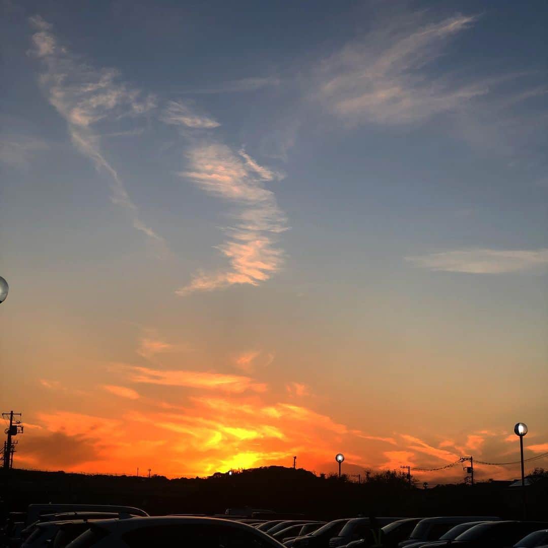 清水あすかさんのインスタグラム写真 - (清水あすかInstagram)「美しい💕 #sunset  #夕焼け  #asukahimesky  #横須賀 #sky  #空 #beautiful」11月17日 16時38分 - asukahime1015