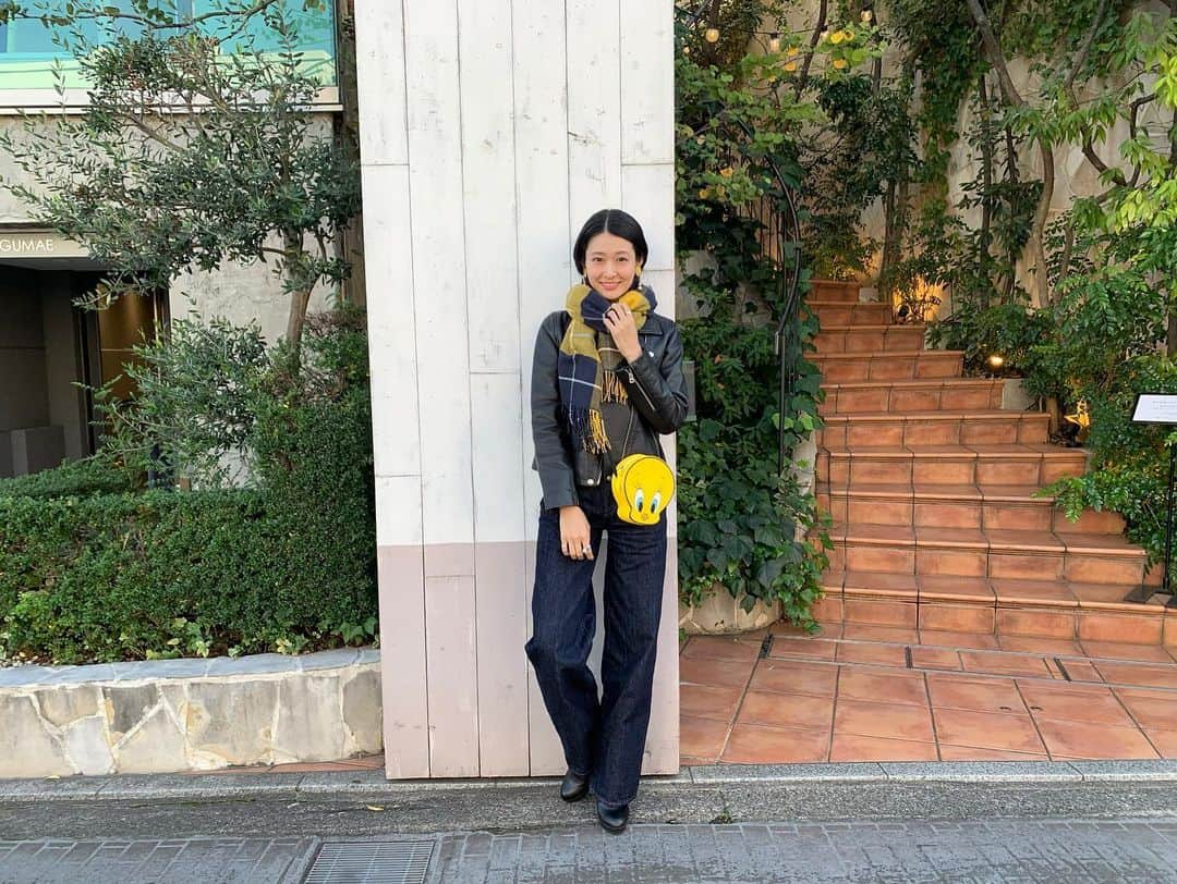 Karunaさんのインスタグラム写真 - (KarunaInstagram)「🐥🧣 暖かくなったり急に寒くなったり 服装に困っちゃうからジーユーの ふわふわストールが大活躍してる💛 #GU#ソフトリッチストール#寒暖差」11月17日 16時59分 - karuna0520