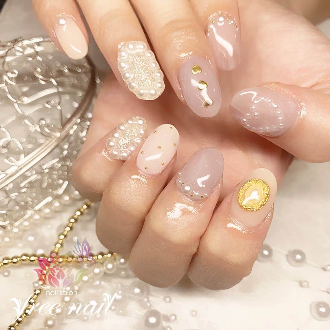 free nail フリーネイルのインスタグラム：「. お客様ネイル💅🏻🌾✨ . ラブリーガーリーネイル💗✨ . くすみ色でおしゃれに🎀✨ . ご来店ありがとうございました🙇🏻‍♀️🙇🏻‍♀️🙇🏻‍♀️💗 . #ネイルアート #ジェルネイル #ネイルサロン #大阪ネイルサロン #ネイルデザイン #ネイルチェンジ #ハートネイル #パールネイル #くすみネイル #キラキラネイル #ピンクネイル #パープルネイル #デザインネイル #トレンドネイル #ガーリーネイル #ラブリーネイル #秋ネイル #autumnnails #nailsart #nailsdid #美甲 #日式美甲 #日式美甲胶 #日本美甲师 #日本美甲老师 #美甲上课 #日本胶 #フリーネイル #freenail」