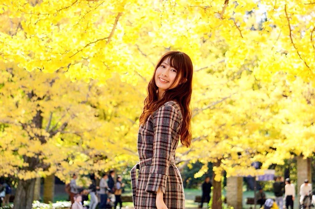 佐藤もも子のインスタグラム：「紅葉撮影会＆バースデーオフ会🍰🍁 おわりました✨  ありがとうございました💓✨ 楽しかった😊🌟 これからdanceのリハーサルです❣️ 頑張ります✨  #紅葉　#撮影　#イチョウ」