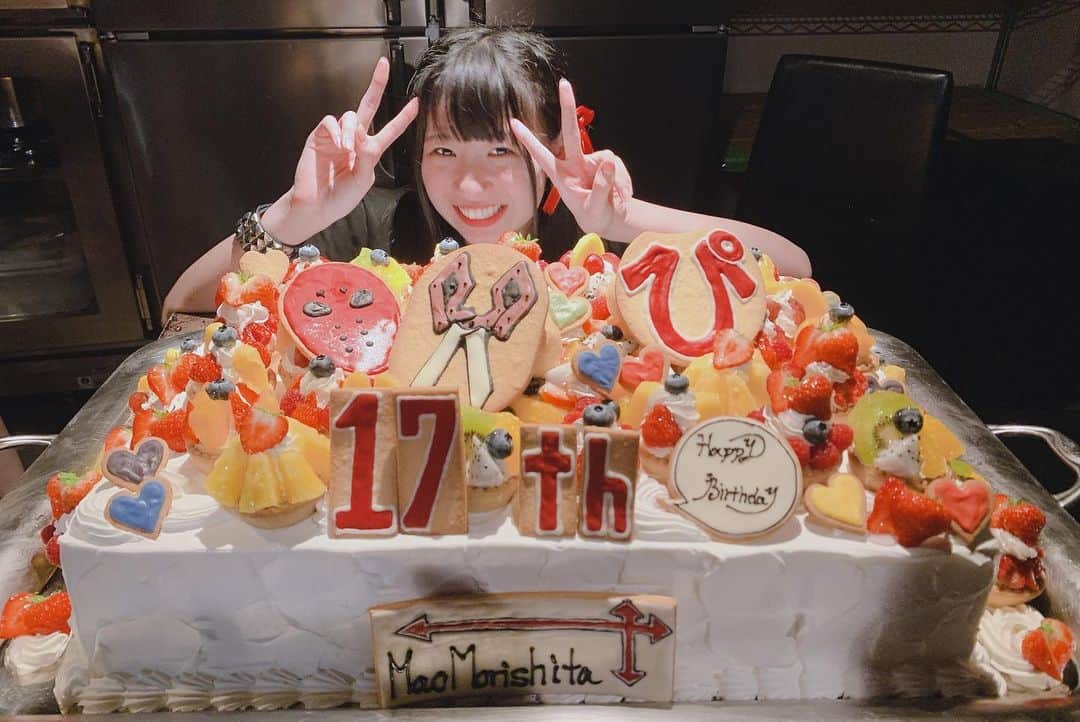 森下舞桜さんのインスタグラム写真 - (森下舞桜Instagram)「2019/11/16  17歳の生誕祭本当にありがとうございました！！！！！ 今年もたくさんの方に支えられて、皆さんのおかげで本当に楽しくて幸せな時間でした✨  本当に本当にありがとうございました😭😭 17歳も自分らしく頑張りたいと思うのでこれからも応援してくださると嬉しいです！！ いつもありがとうございます✨  #生誕祭 #birthday #party #thankyou #17 #seventeen #kamenjoshi #仮面女子 #ありがとうございました #たのしかった」11月17日 22時45分 - morishita_mao
