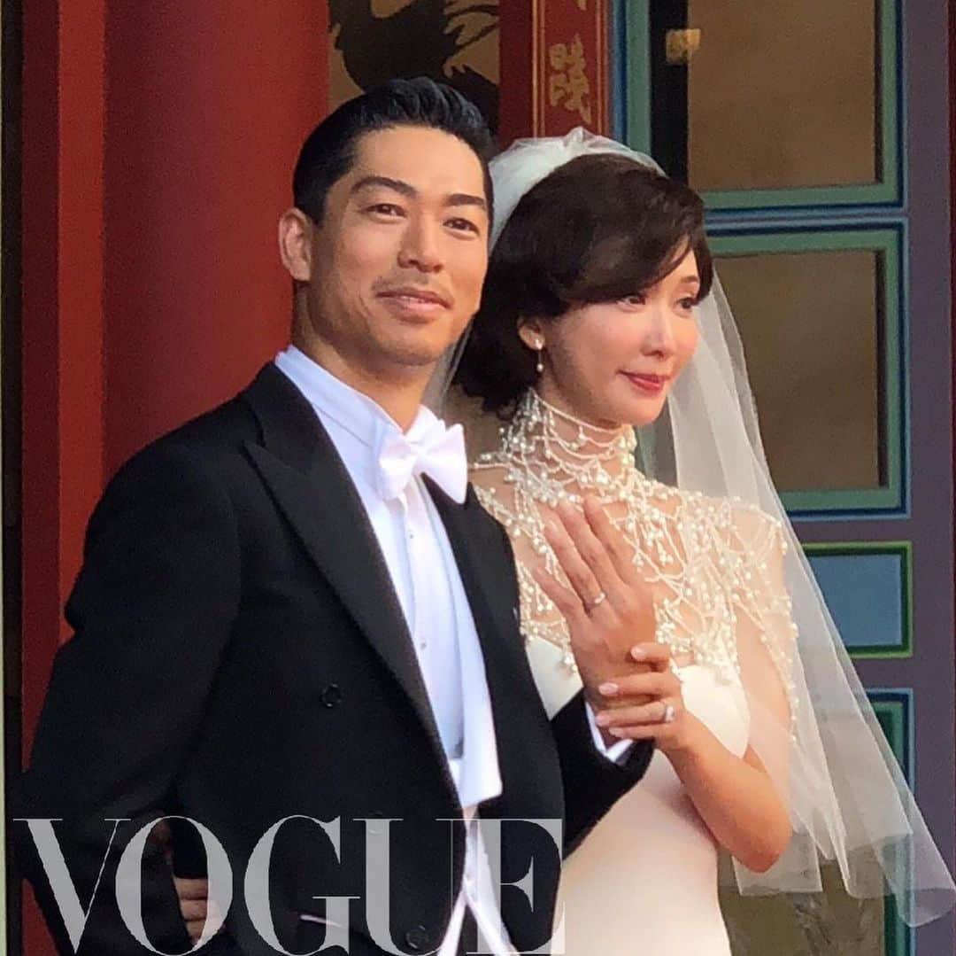 Vogue Taiwan Officialさんのインスタグラム写真 - (Vogue Taiwan OfficialInstagram)「#Voguefashionnow﻿ ﻿ 林志玲和Akira的婚紗照終於公開！實在是顏值、氣質都好相配，兩人甜蜜的一吻根本是偶像劇，志玲的誓言說著：「我很謝謝你讓我相信愛情，讓我有勇氣去接受愛情。希望我們到老了得時候，還能夠手牽手，我的幸福就是和你在一起，我愛你良平。」﻿完全讓人感動！ ﻿ #林志玲 #黑澤良平 #akira #exileakira #linchiling ﻿#chilingakirawedding ﻿@ralphlauren 🖊#sandyis3d」11月17日 17時26分 - voguetaiwan