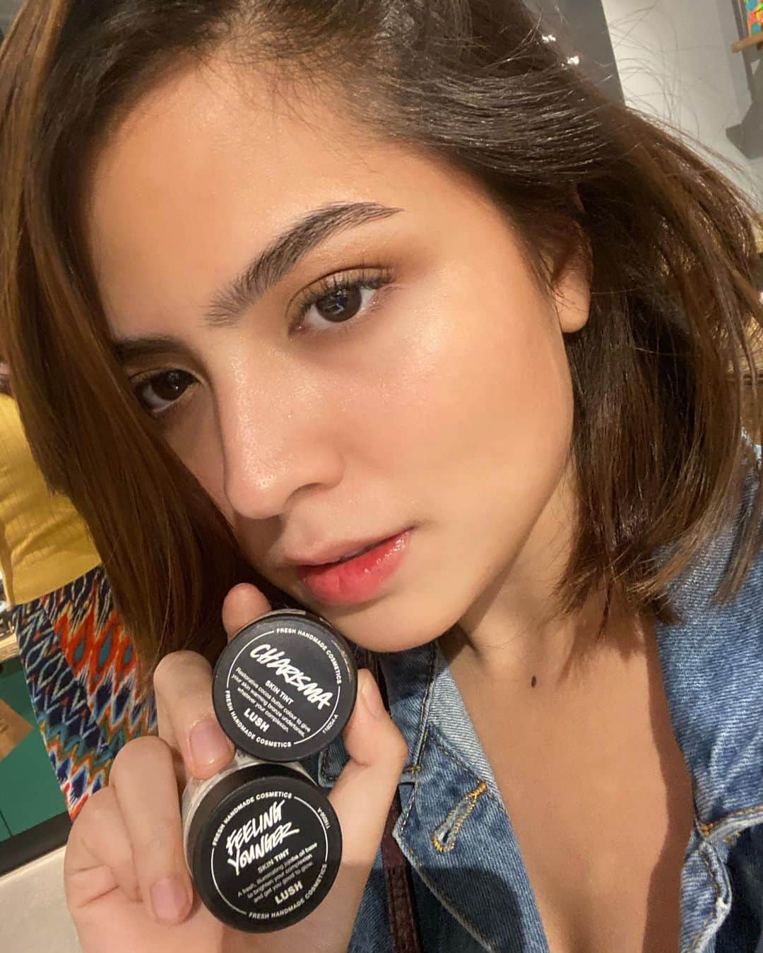 Alexa Ilacadさんのインスタグラム写真 - (Alexa IlacadInstagram)「The lush life's giving me a rush ✨ Nothing but @lushcosmeticsph's skin tints in "Charisma" & "Feeling Young" on my skin + @momoisupe's Airlash lift for zero filter & edit needed 😍 @lushcosmeticsph @ssilifeph #LushOnline #SSILIFE」11月17日 17時28分 - alexailacad