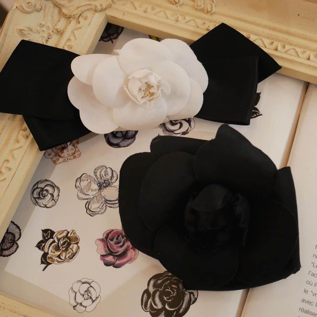 Vintage Brand Boutique AMOREさんのインスタグラム写真 - (Vintage Brand Boutique AMOREInstagram)「Vintage Chanel corsages ▶︎Free Shipping Worldwide✈️ ≫≫≫ DM for more information 📩 info@amorevintagetokyo.com #AMOREvintage #AMORETOKYO #tokyo #Omotesando #Aoyama #harajuku #vintage #vintageshop #ヴィンテージ #ヴィンテージショップ #アモーレ #アモーレトーキョー #表参道 #青山 #原宿#東京 #chanel #chanelvintage #vintagechanel #ヴィンテージ #シャネル #ヴィンテージシャネル #amorewardrobe #アモーレワードローブ」11月17日 17時36分 - amore_tokyo