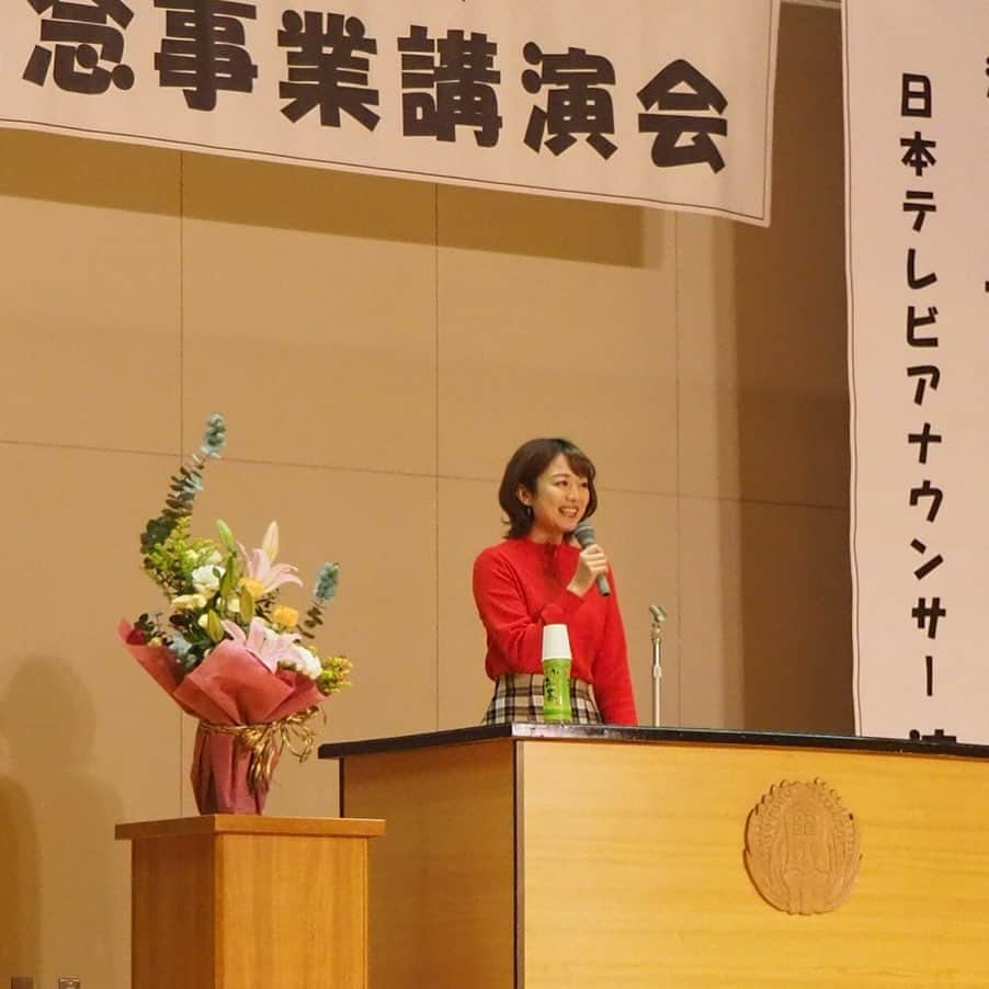 滝菜月さんのインスタグラム写真 - (滝菜月Instagram)「地元・音更の小学校で講演﻿ ﻿ 子供の数が年々減り、﻿ 今年度で閉校となる小学校の学生さんたちに、﻿ 夢についてお話しました。﻿ ﻿ 子供たちの心に﻿ 少しでも残ってくれていたらいいな。﻿ そして、この先、夢中になれるものを﻿ 見つけるきっかけになったら嬉しいな。﻿ ﻿ ﻿ お仕事なので、弾丸ではありますが﻿ 久しぶりに十勝へ戻ってリフレッシュしました。﻿ 地元の寒さは段違いだと改めて痛感...﻿ 寒いじゃなくて痛い !!笑﻿ もちろん雪も降ってました❄️﻿ ﻿ #十勝 #音更 #音更応援大使﻿」11月17日 17時53分 - taki_natsuki