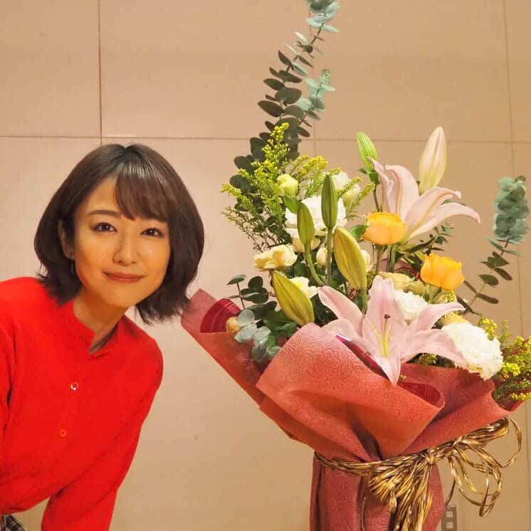 滝菜月さんのインスタグラム写真 - (滝菜月Instagram)「地元・音更の小学校で講演﻿ ﻿ 子供の数が年々減り、﻿ 今年度で閉校となる小学校の学生さんたちに、﻿ 夢についてお話しました。﻿ ﻿ 子供たちの心に﻿ 少しでも残ってくれていたらいいな。﻿ そして、この先、夢中になれるものを﻿ 見つけるきっかけになったら嬉しいな。﻿ ﻿ ﻿ お仕事なので、弾丸ではありますが﻿ 久しぶりに十勝へ戻ってリフレッシュしました。﻿ 地元の寒さは段違いだと改めて痛感...﻿ 寒いじゃなくて痛い !!笑﻿ もちろん雪も降ってました❄️﻿ ﻿ #十勝 #音更 #音更応援大使﻿」11月17日 17時53分 - taki_natsuki