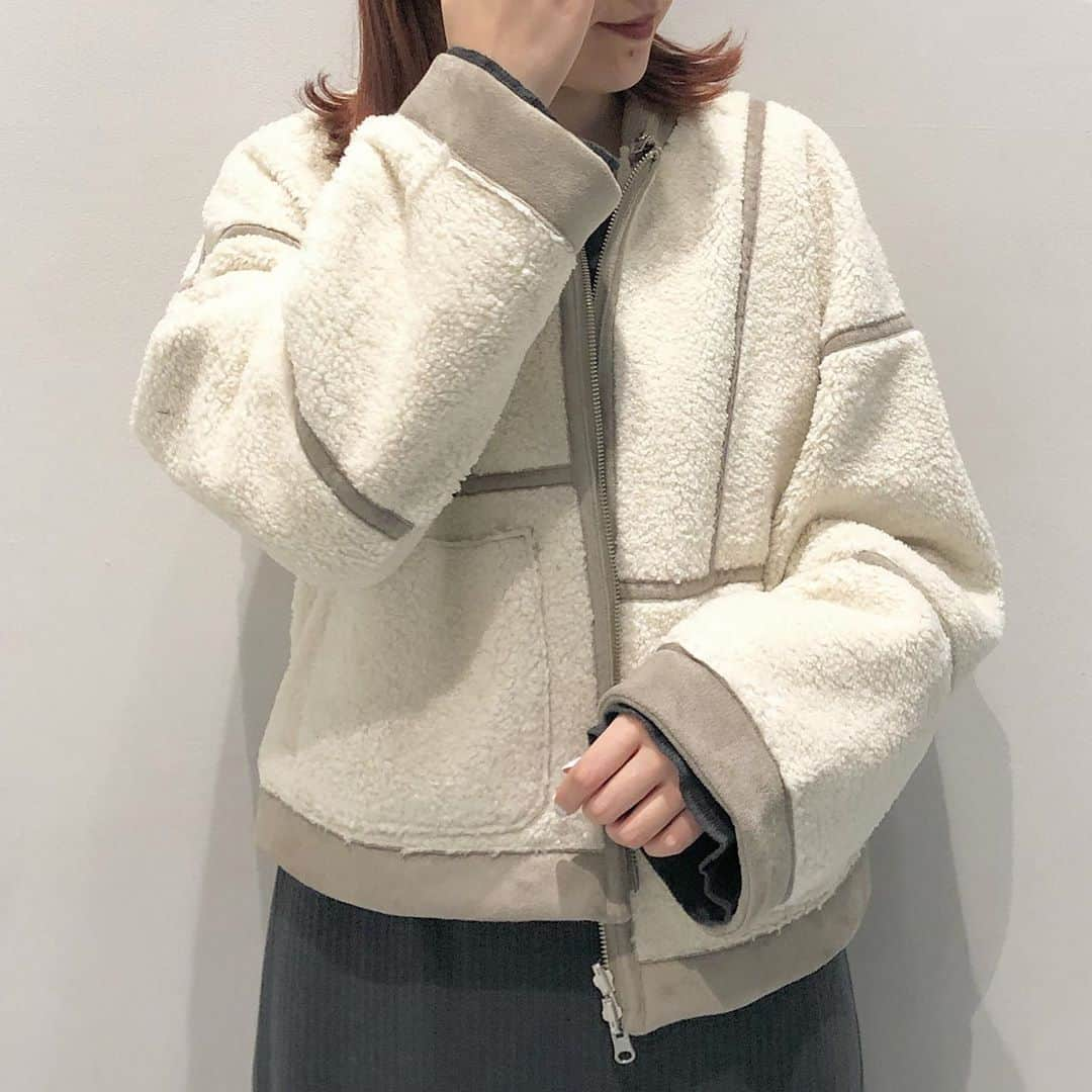 MERYさんのインスタグラム写真 - (MERYInstagram)「. 冬コートはもうゲットしましたか？可愛いコートがたくさん登場しているのでチェックしてみてください♡ . 『one after another NICECLAUP （ワンアフターアナザー ナイスクラップ）@niceclaup_official_』からは昨年から人気の「うさぎエコファーコート」が登場。もこもこで暖かさと可愛さ両方ゲットできちゃいます♡ . リバーシブルできる着回し力抜群の「リバーシブルフェイクムートンボンバージャケット」は『KBF（ケービーエフ）＠kbfofficial 』のもの。キャメル色もあるのでどっちにしようか迷っちゃうかも。 . 最後は『Crisp（クリスプ）@crisp_official 』の「エコダウンジャケット」。ショート丈なのでコーデのバランスが取りやすいのが嬉しいですよね。寒い日もこれでポカポカに過ごすことができそう！ . MERYでは他にも「かわいい」に近づくさまざまな情報を発信しています。 @mery.beauty コスメ・美容に特化した情報をお届け♡ @mery_spot 話題のカフェやお出かけスポットをご紹介！ こちらもぜひチェックしてみてください！ . . photo by @miyuu_sasa @___6464a__ @__shiba87 . #MERY #regram #photogenic#instagenic #instagood #instalike #coat #furcoat #winterfashion #niceclaup #u24_niceclaup #crisp #crisp_style #KBF #ケービーエフ #ムートンコート #ボアジャケット #リバーシブルジャケット #ナイスクラップ #クリスプ #アウターコーデ #もこもこアウター #おチビコーデ #ナイスクラップ好きな人と繋がりたい #ファーコート #ダウンコート #冬ファッション #お洒落さんと繋がりたい #MERY女子 #メリー」11月17日 18時01分 - mery.jp