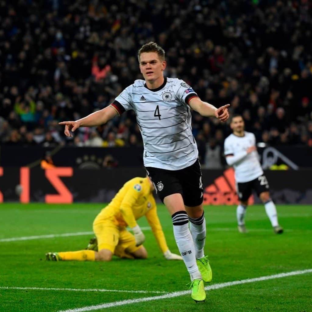 のインスタグラム：「Sehr glücklich über den 4:0-Sieg, die Quali zur EM und über mein 1. Tor für Deutschland 🇩🇪😊 #euro2020 @dfb_team」