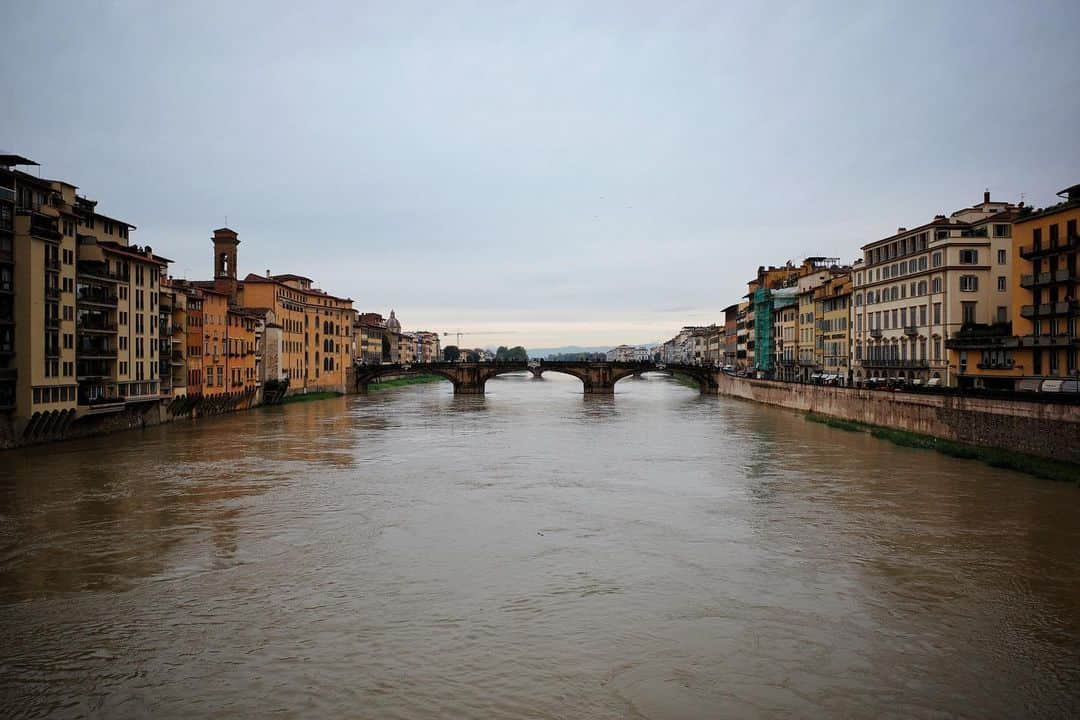 イェソンさんのインスタグラム写真 - (イェソンInstagram)「Arno R. and Ponte Vecchio .. The dove that welcomed us 🕊 #firenze」11月17日 18時16分 - yesung1106