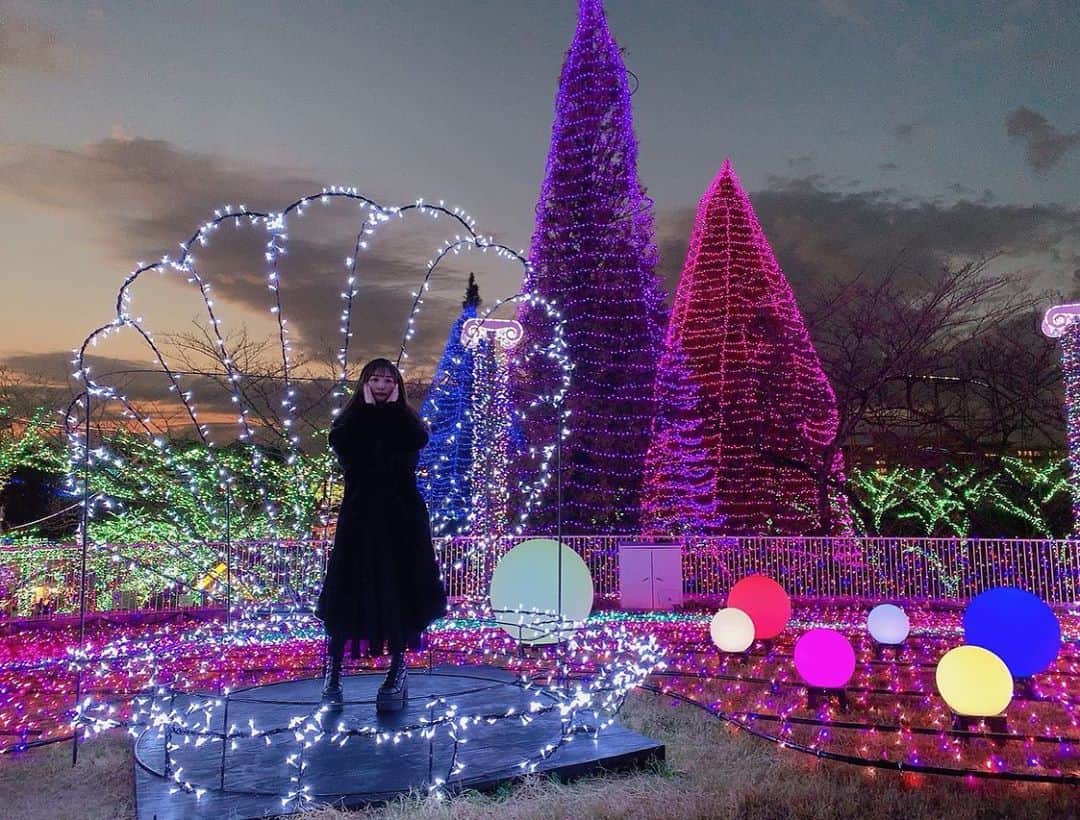 おもてちゃんさんのインスタグラム写真 - (おもてちゃんInstagram)「. エコファーのロングコートかわみ〜 友達に専属カメラマンやらせました🤖」11月17日 18時17分 - omotemaru