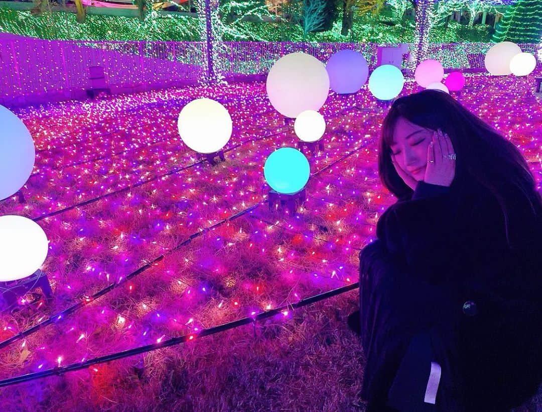 おもてちゃんさんのインスタグラム写真 - (おもてちゃんInstagram)「. エコファーのロングコートかわみ〜 友達に専属カメラマンやらせました🤖」11月17日 18時17分 - omotemaru