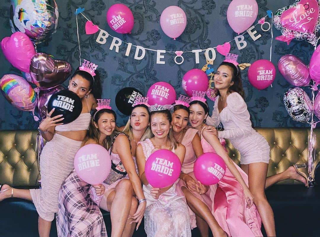 小竹麻美のインスタグラム：「BRIDE TO BE💖👰🏼💖 明日はだいすきなあやの 結婚式。みんなでどき💖 今日は最高な日！ #bacheloretteparty @hauslabs 💖💖💖💖 #hawaii#bridetobe#wedding」