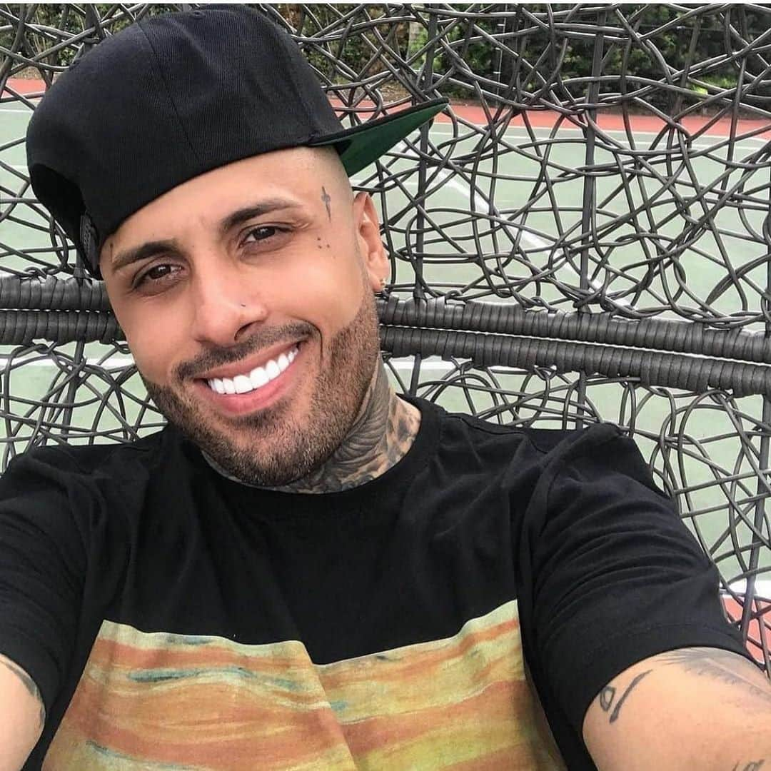 NICKY JAMさんのインスタグラム写真 - (NICKY JAMInstagram)「Every time I smile  I squint . ( squint is a weird word)」11月17日 18時19分 - nickyjam