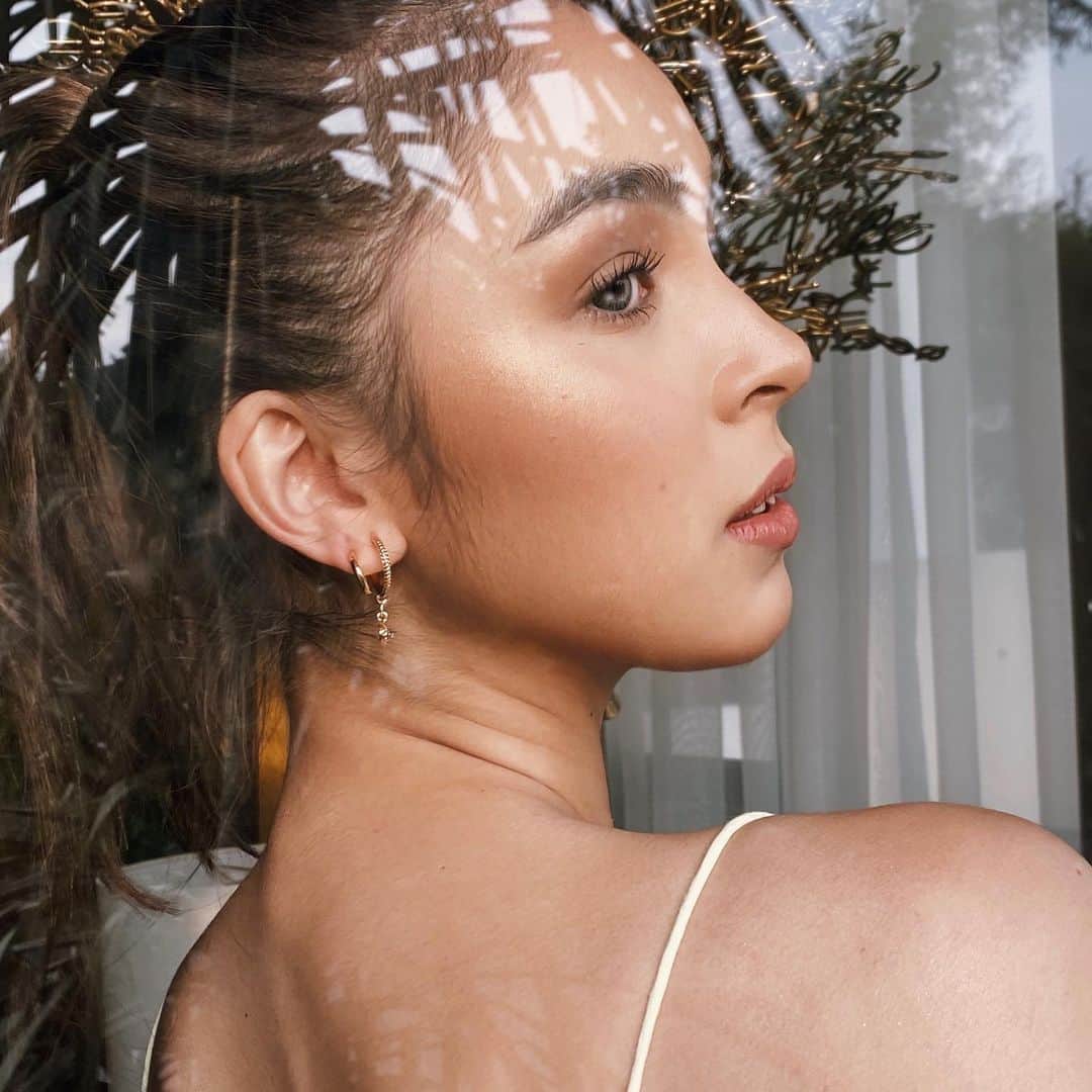ジュリア バレットのインスタグラム：「OTW to tonight’s @tntph Higantes Festival.  #TNTHigantesFest」