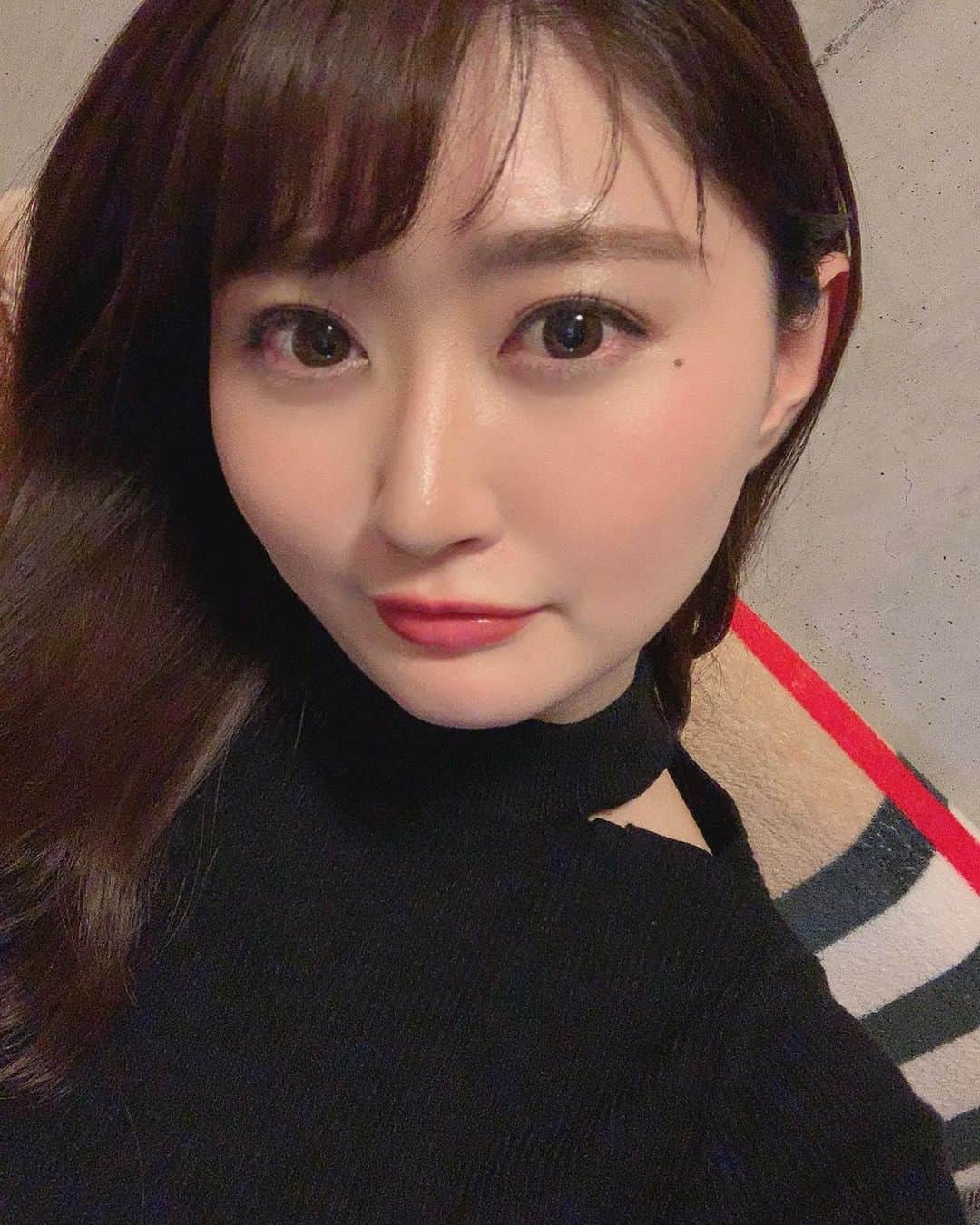 坂口莉果子のインスタグラム：「I just need a break😴 ・ ・ ・ ・ ・ #saturday  #break  #almost  #winter  #makeup  #japan  #もうすぐ  #クリスマス  #寒い  #泣きぼくろ  #メイク  #マイブーム」