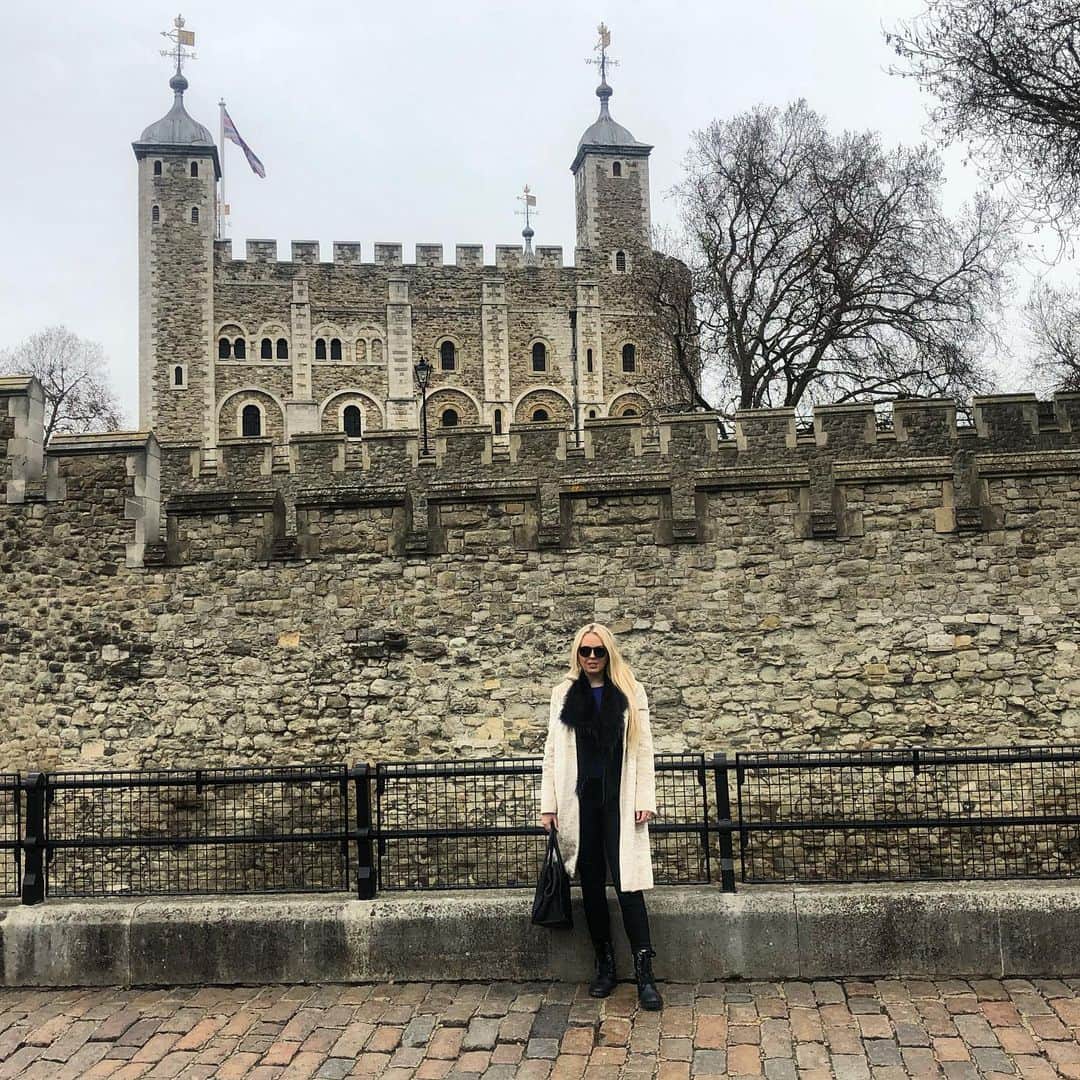 ティファニー・トランプのインスタグラム：「Missing #london」