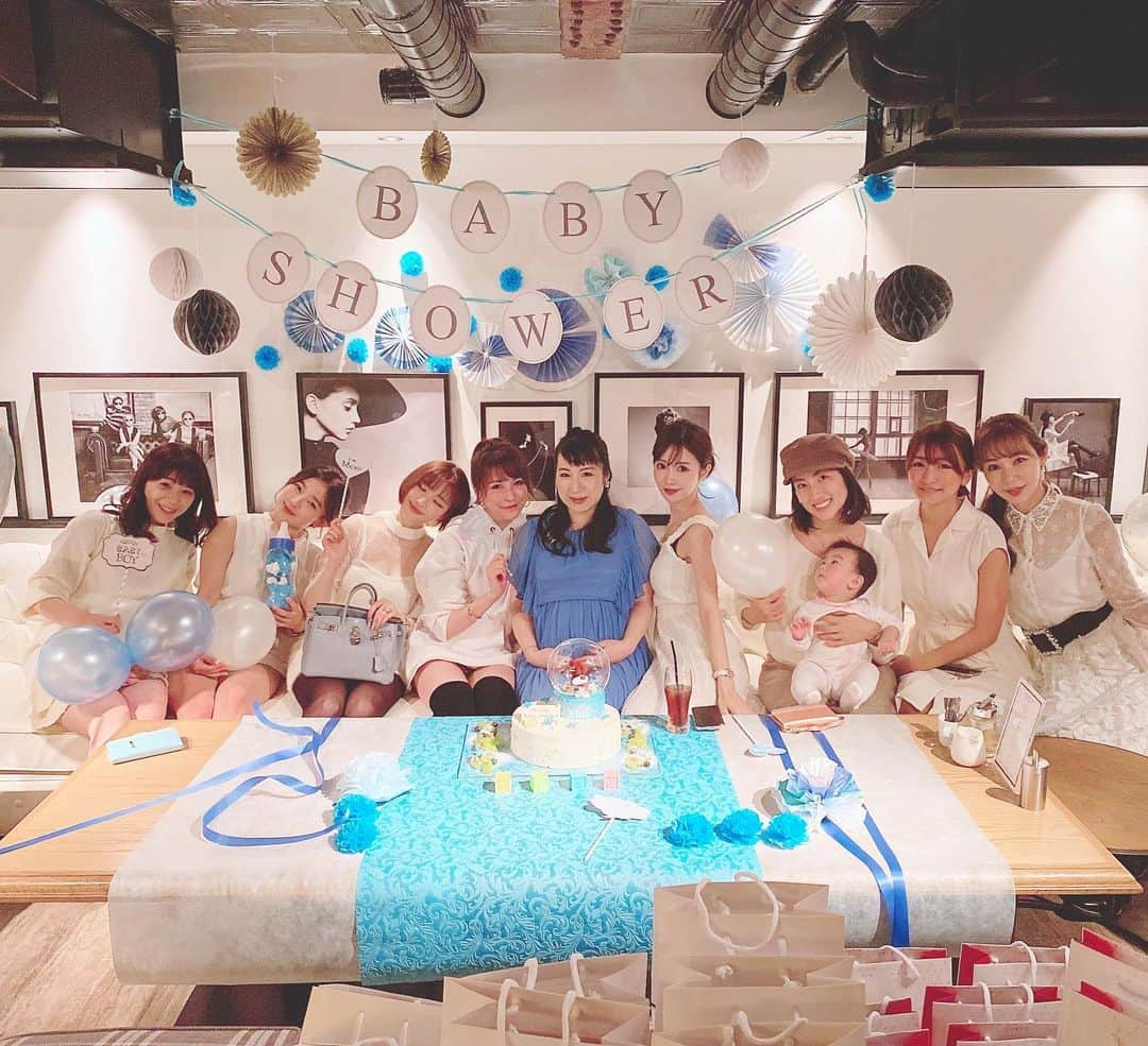 天木じゅんさんのインスタグラム写真 - (天木じゅんInstagram)「. . LeGINZA💙💎☆ えりこ先生🥼の Baby shower👶🏻👶🏻👶🏻 . . 元気に生まれてきてね♡ . . #LeGINZA #えりこ先生 #babyshower」11月17日 19時04分 - jun.amaki