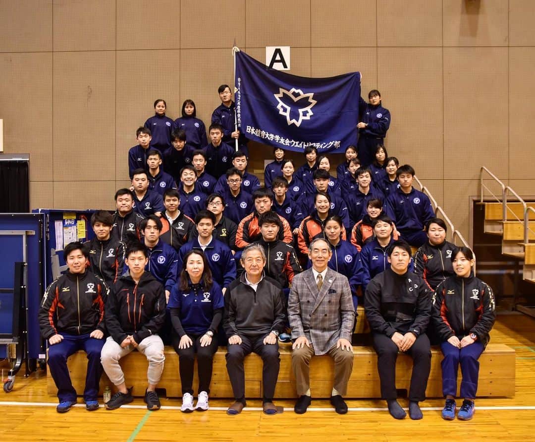 山本俊樹のインスタグラム：「- @nssuwlclub1  @nssuwlclub1  @nssuwlclub1 -  11/17(日)埼玉県上尾市 スポーツ総合センターにインカレの観戦に行ってきた。  近年稀に見るハイレベルな試合の中、母校の日本体育大学は男女ともに健闘し好成績を収めた。  男子は昨年2部から昇格し、今年は1部残留を成し遂げた。女子に関しても、安定した試合運びで、出場選手全てが得点を獲得した。  なかでも男子の大矢選手の個人優勝は低迷続く日体大に一つ希望を与えてくれた。表彰式後のミーティングでは日大の優勝を祝す歓声の中で、次期主将の彼は「来年は団体優勝」と目標を掲げ、今大会を締めくくった。  今年のチームが繋いだ日体大は来年どの様に成長して行くのか、今後が楽しみだと思わせてくれるそんな大会であった。  日体大お疲れ様！」