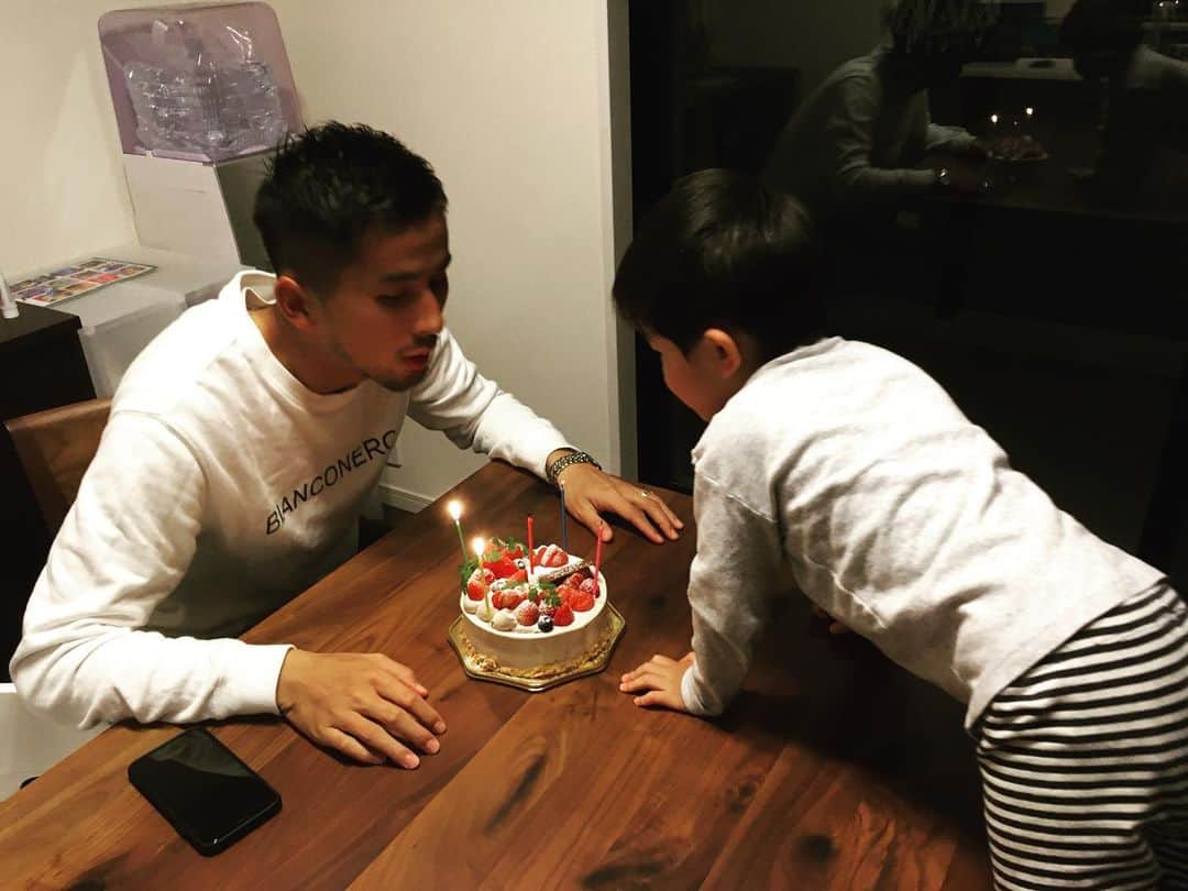 中村駿介のインスタグラム：「誕生日おめでとう相棒🎂 サプライズでお家へgo。腰抜かす。笑 直接祝えてよかった☺️ #相棒#人1」