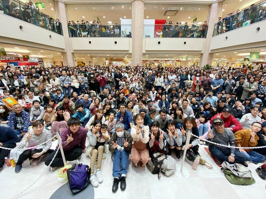 鈴木奈々さんのインスタグラム写真 - (鈴木奈々Instagram)「今日は今年最後の、 大阪王将のイベントでした(^-^)！！ 滋賀県の皆さん♡♡♡ ありがとうございます♡♡♡ 最高に楽しかったです！！！ また皆さんと会えるのを、 楽しみにしてます(^-^)♡♡♡ #滋賀県の皆さん #最高でした #またみんなに会いたいなぁ  #ありがとうございました🙏」11月17日 19時25分 - nana_suzuki79