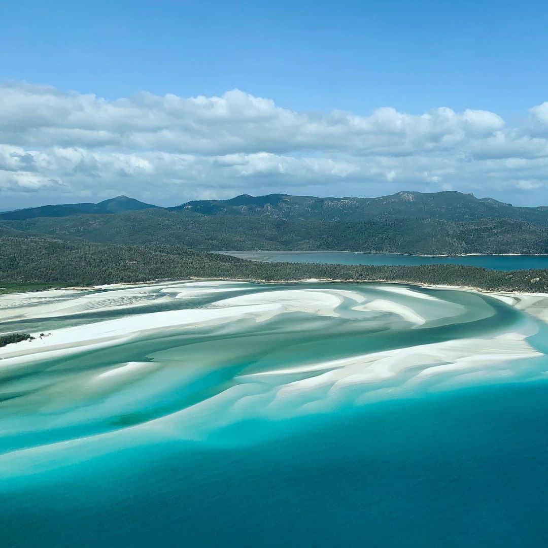 アルメン・アブディのインスタグラム：「Great Barrier Reef & Whitehaven Beach. Feeling blessed 🏝」