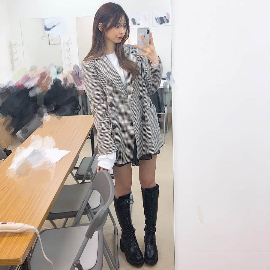 川崎ひかるのインスタグラム：「秋一瞬だった😿🍁 . 冬服買わないと🤧 . . 今年買った @andlottie_official のロングブーツお気に入りなのでたくさん履いてる~👢❤️ . . 他はタグ🏷つけました♡ .  #daily #dailylook #code #selfie #selca #ootd #데일리 #데일리룩 #셀카그램 #셀카 #셀피 #오오티디 #팔로우 #自撮り #アイドル #コーデ #秋コーデ #ロングブーツ #snidel #スナイデル #韓国通販」