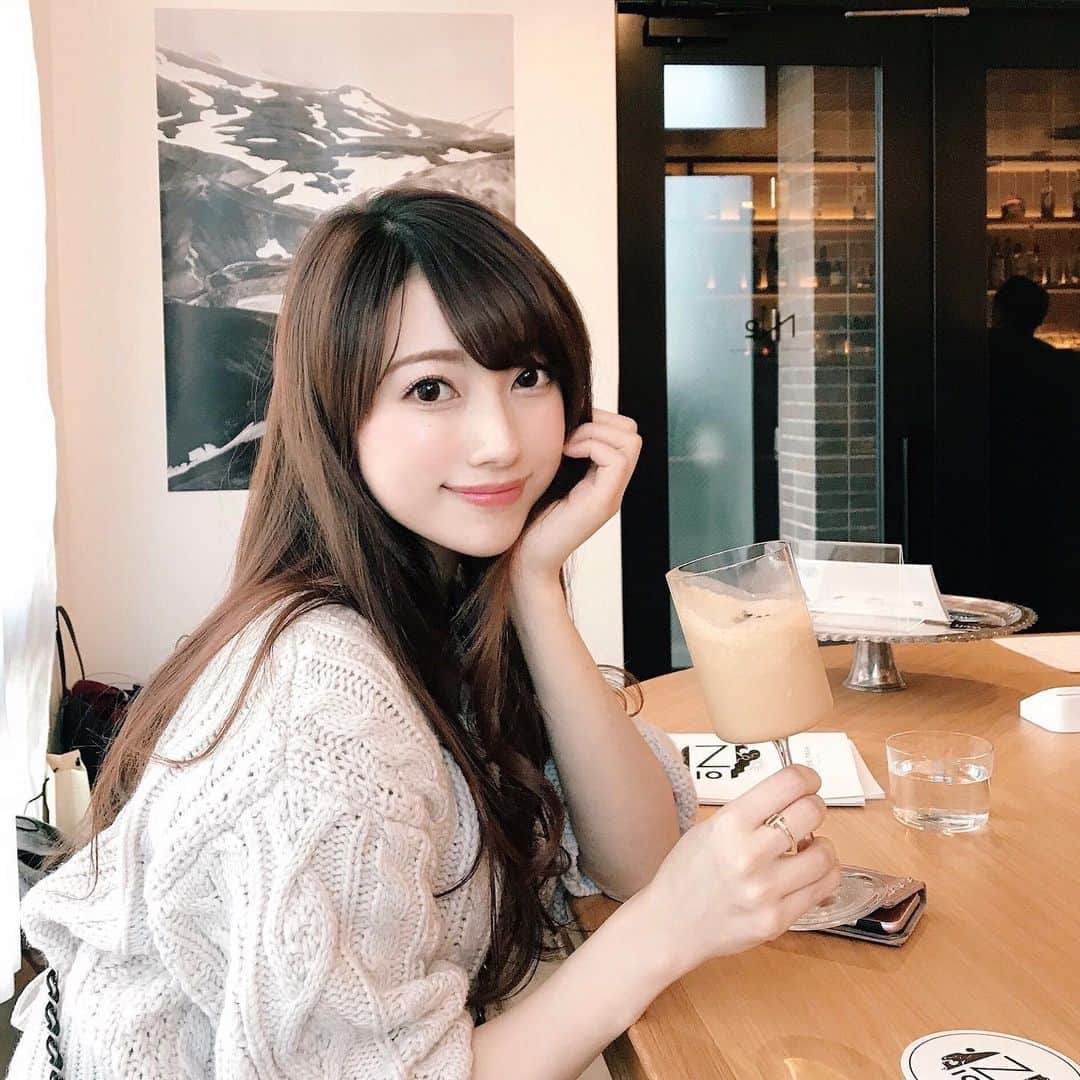 佐倉知里のインスタグラム：「. ☕️‪.｡o♡ . . . #coffetime#winteriscoming#❄ . . もうイルミネーションの季節だなぁ✧̣̥̇ 街がキラキラで好き♡ . 今年も残りあと少し...(　˙꒫˙　)」