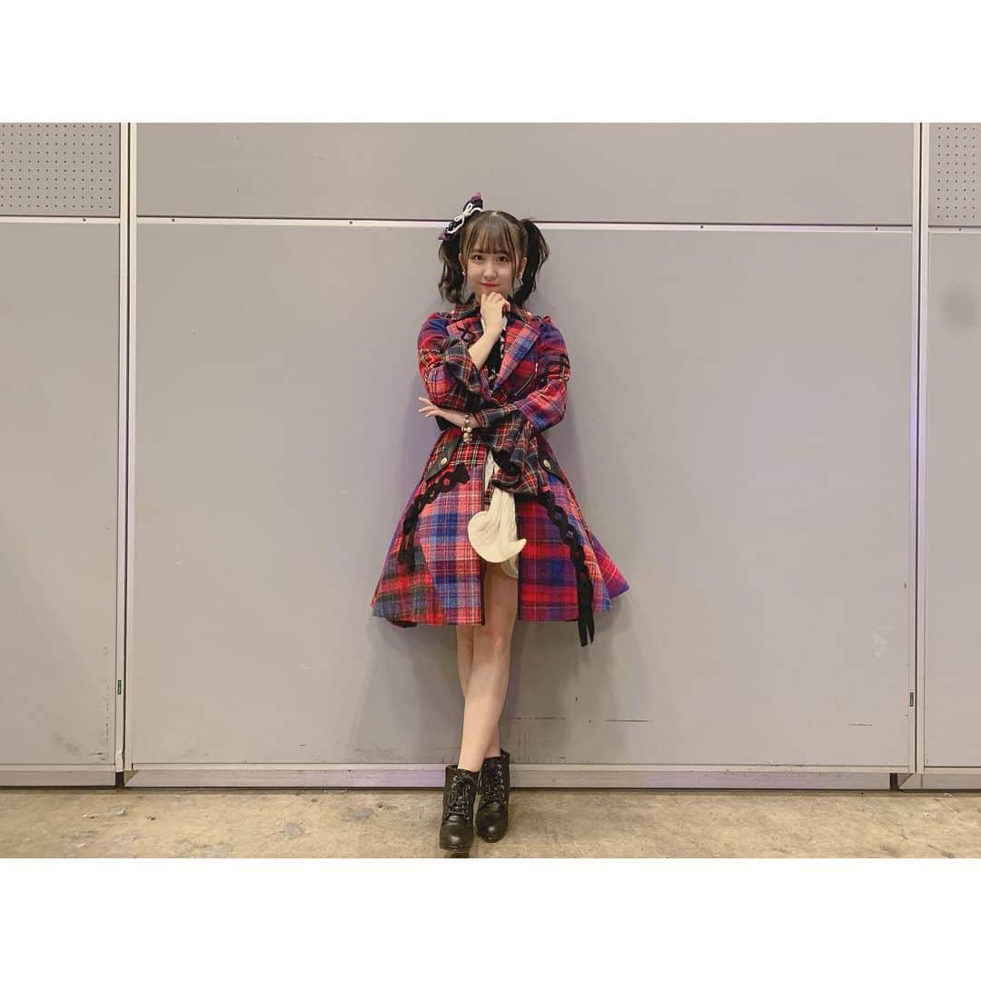 山邊歩夢さんのインスタグラム写真 - (山邊歩夢Instagram)「❤️☺︎🖤 * * この衣装とってもかわいい。。 * * #AKB48 #今年最後の #全国握手会 #ありがとう #衣装 #赤チェック #ツインテール」11月17日 19時43分 - ayuyamabe_official