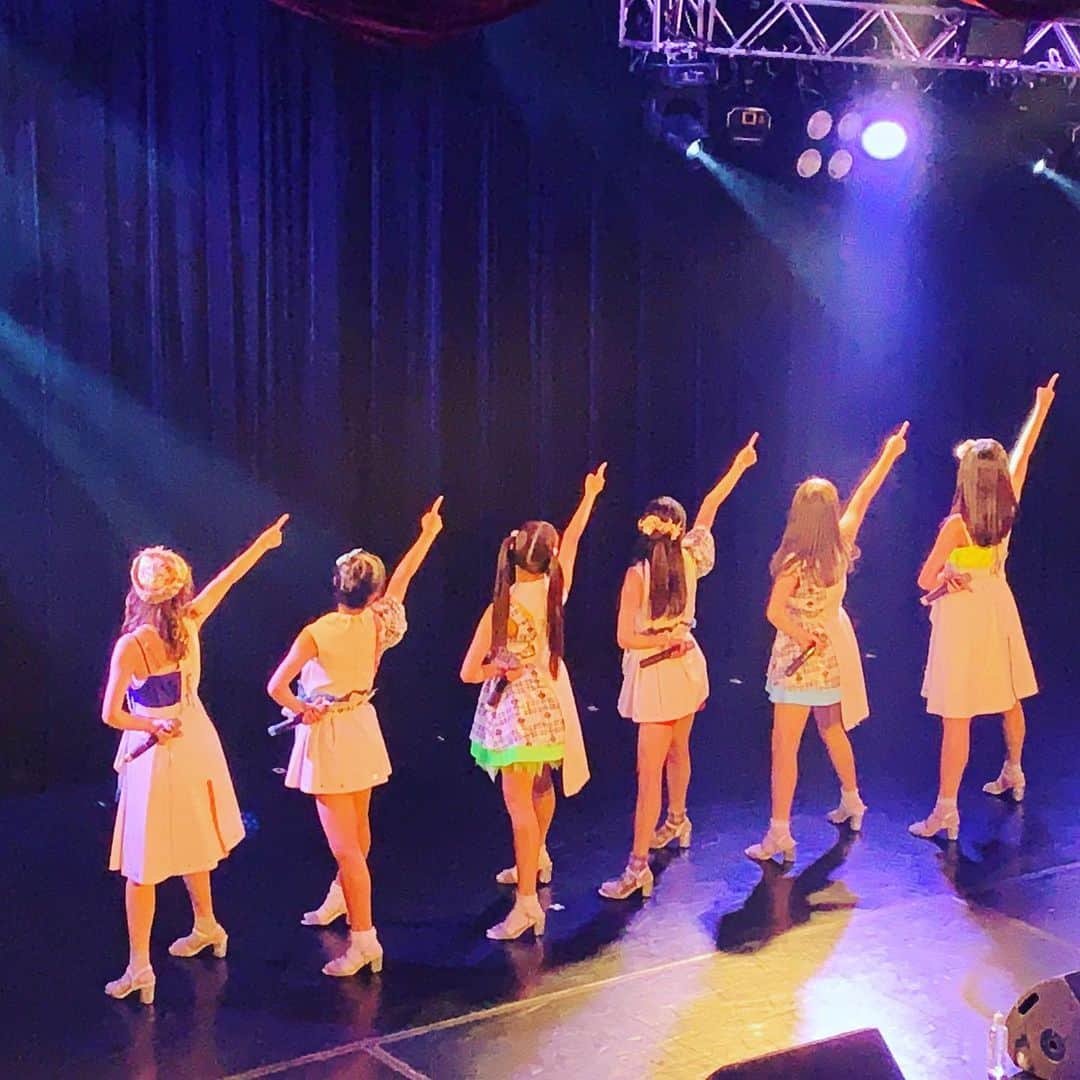 マジカル・パンチラインさんのインスタグラム写真 - (マジカル・パンチラインInstagram)「🎶ONE🎶ラスト決めポーズ  大丈夫 きっと夢は逃げたりしないから その手を握るよ 大地を蹴り上げて 明日へ進もう」11月17日 19時46分 - magipun_official