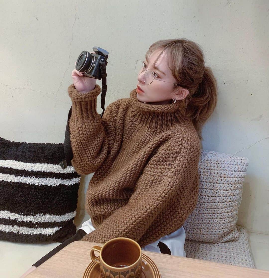 のインスタグラム：「. 行きたかったカフェ行けて たくさん寝て食べて しあわせ感じた日曜日(take2) .  @soe_onomichi  #下半身でぶすぎてＮＧ出た #今日一笑った #尾道カフェ #尾道  #ベージュ族#ベージュ#くすみカラー#ミルクティーベージュ#外国人風カラー#ブリーチカラー#レイヤー#前髪#ヘアカラーアッシュ」