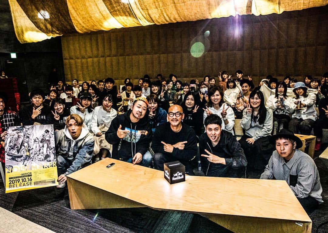 YU-KIさんのインスタグラム写真 - (YU-KIInstagram)「Kim Jung Gi × NOISEMAKER TALK SESSION at Red Bull Studios ありがとう！﻿﻿ ﻿とても貴重な体験ができました！﻿ 감사합니다 !!﻿ ﻿ そして遂に明日からMAJOR-MINOR QUATTRO TOUR がはじまります！﻿ めちゃくちゃ楽しみにしといてな🔥🔥🔥﻿ ﻿ #NOISEMAKER﻿ #KimJungGi﻿ #RedBull」11月17日 19時54分 - noisemakeryuki