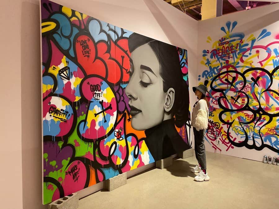 イ・ダヘのインスタグラム：「전혀 계획없이 급 들어가게된 #전시회 #kiss」