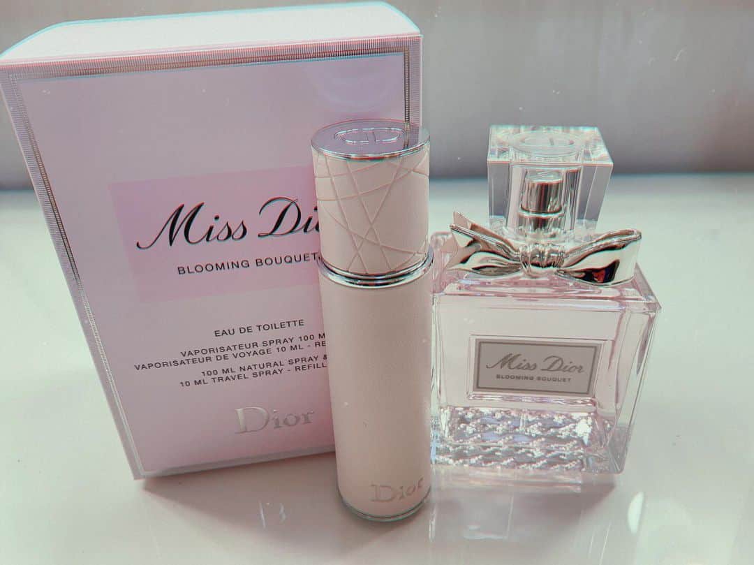 KAEのインスタグラム：「✔️✔️✔️ . 𝐌𝐢𝐬𝐬 𝐃𝐢𝐨𝐫 💋💓 . プレゼントでもらってからずっと愛用してる香水👅 めっちゃ大好きな匂い〜💗 . #MissDior #Dior #perfume」