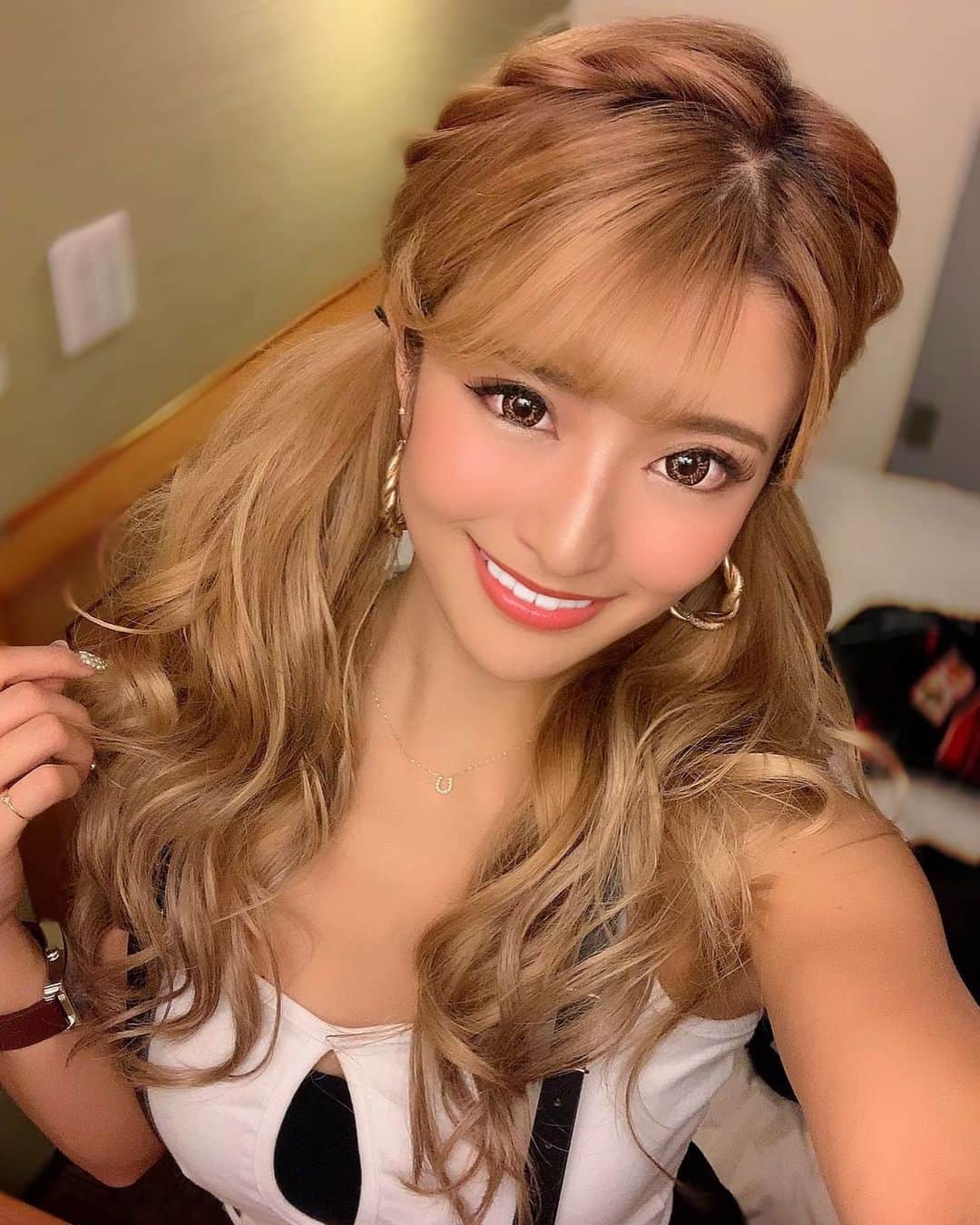 鈴木まりなのインスタグラム：「DJ前の待機中😎🔥   #dj #girlsdj #femaledj #asiandj #Japanesedj #djlife #djingismylife #djinglife #djlifestyle」