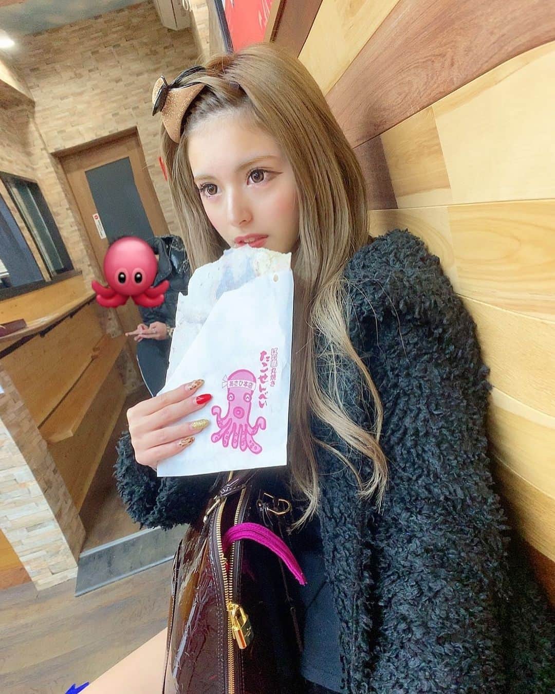 アンジェリカのインスタグラム：「🐙🐙🐙 .  #江ノ島 #タコせんべい」