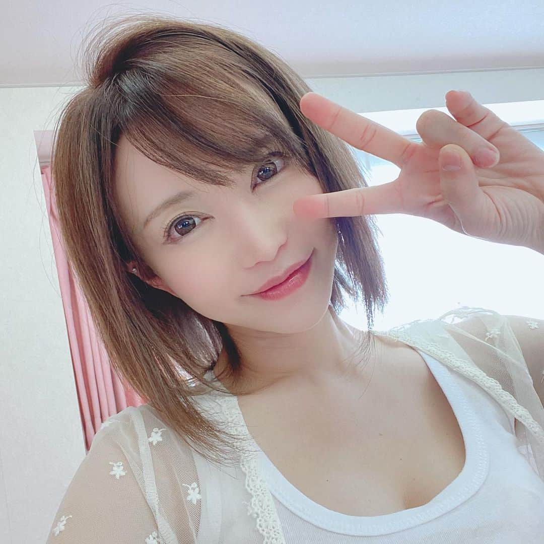 里美ゆりあのインスタグラム：「#wands さんで#撮影　してきたょ❤️ 来年出るので#お楽しみに　❤️ #new #av #sexy #里美ゆりあ」