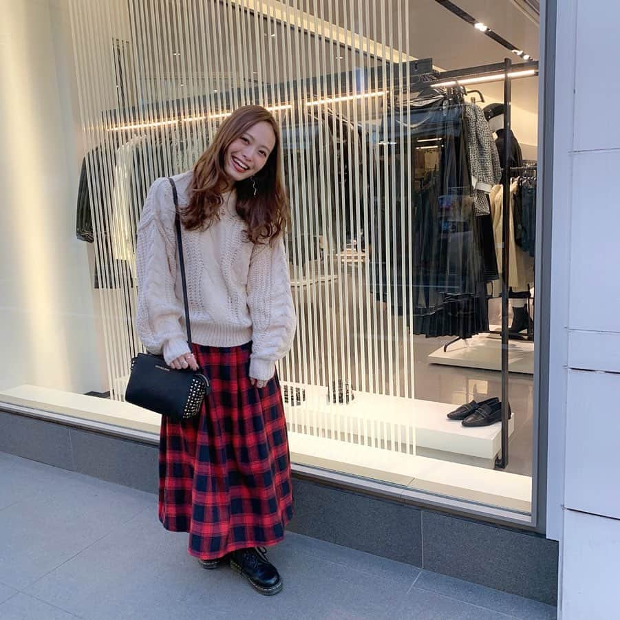 榊本麻衣さんのインスタグラム写真 - (榊本麻衣Instagram)「♡♡﻿ ﻿ ﻿ 先日のcode👠﻿ ﻿ ﻿  knit / #ECLlN﻿  bag / #MICHEALKORS﻿  skirt / #colony2139 (去年の  boots / #DrMartens﻿ ﻿ ﻿ ニット大好きやからニットばっかり着ちゃう🧶💛﻿ ﻿ ﻿ このニット肩のとこのステッチも好きやし、﻿ 模様もいろんな模様が入ってるから好き🥴💚﻿ ﻿ ﻿ この時期はニット着るよね😚💗？﻿ ﻿ ﻿ ﻿ #mai___fashion #mai___code#code #コーデ #コーディネート #coordinates #fashion #ファッション#outfit #笑顔 #smile #ootd #お洒落さんと繋がりたい #可愛い #秋コーデ #カジュアル #カジュアルコーデ #ラフコーデ #冬コーデ #knit #ニット #ニットコーデ #スカート」11月17日 20時39分 - maipipii