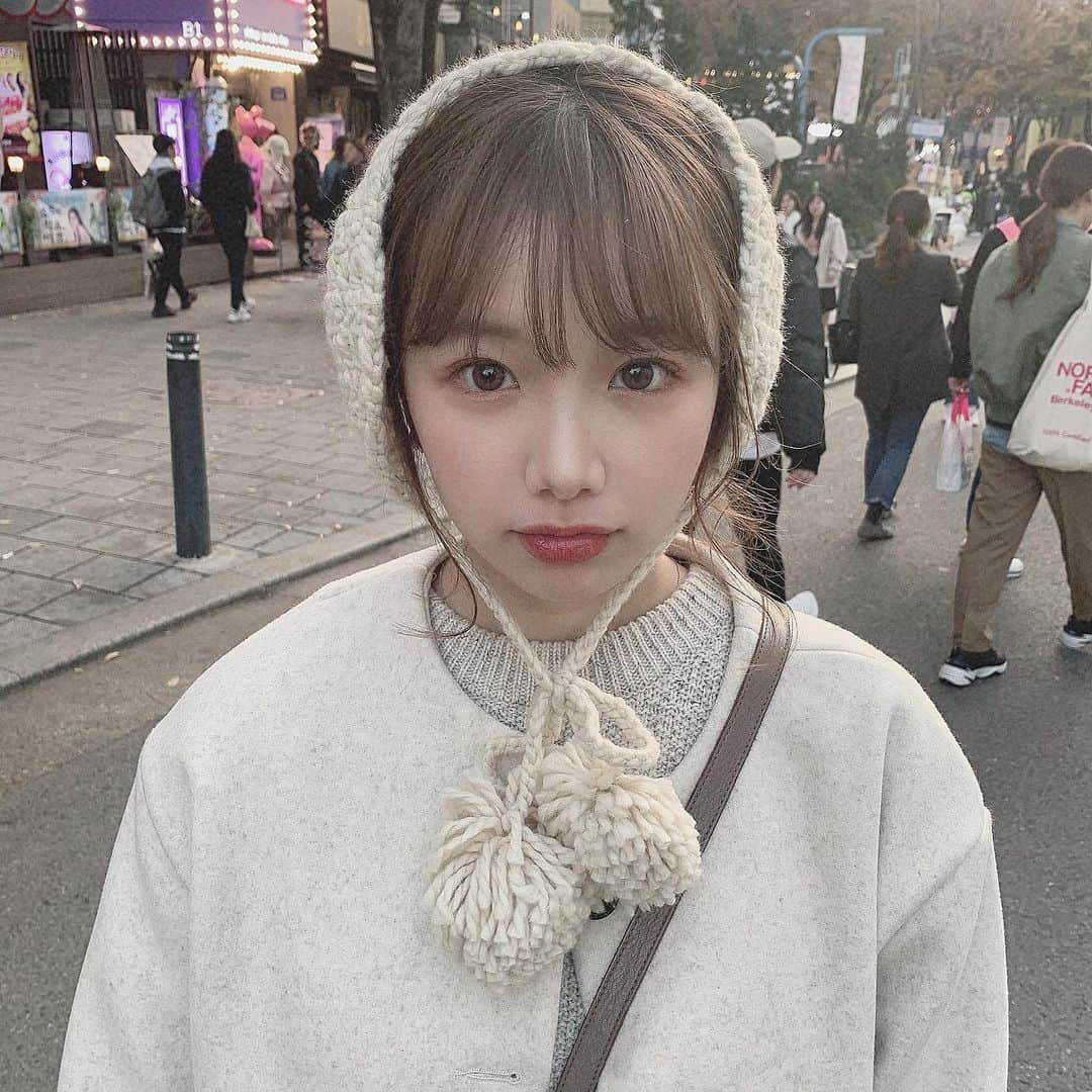 きりまるさんのインスタグラム写真 - (きりまるInstagram)「. . 全身まっしろしろ〜 ⛄️ 耳あてとコートは 韓国で購入〜！ . . お洋服ぜーーんぶ かわいすぎて衝撃的やった . .」11月17日 20時52分 - kirimaruuu