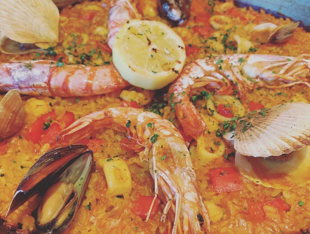 田中ウルヴェ京さんのインスタグラム写真 - (田中ウルヴェ京Instagram)「ここ気に入った。 ランチ。 雰囲気よくて美味しくて楽しかった。 うん、いい。 また行くぞー。💃 #パエリア #スペイン料理」11月17日 20時52分 - miyako.tanaka.oulevey