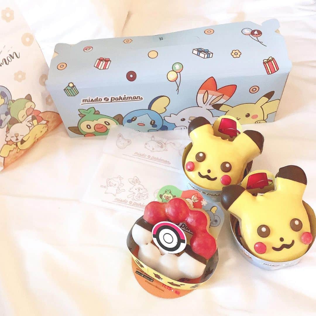 のインスタグラム：「.﻿今年も食べれた、、( ･ᴗ･̥̥̥ )❤︎︎❤︎︎❤︎︎﻿ ﻿ ﻿ ﻿ #ミスドポケモン #ポケモンドーナツ #pokemon #おうちカフェ #pikachu⚡#ごち」