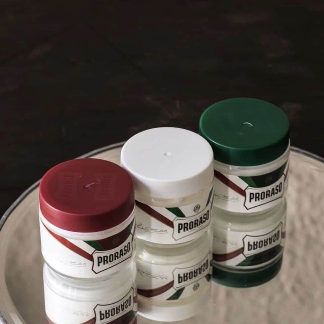 Proraso Japanのインスタグラム：「Prorasoはシェービングで肌荒れしがちという男性の方に特におすすめ。 敏感肌、乾燥肌、普通肌の肌タイプに分かれたラインナップを取り揃えております。 . Repost from @prorasousa . #proraso #prorasousa #prorasofirenze #シェービングクリーム #シェービング #ProShave #Italian #ItalianShave #イタリア製 #バーバースタイル #バーバーショップ #髭脱毛 #メンズスタイル #シェービングフォーム #Barber #メンズヘアスタイル #ヒゲ男子 #ヒゲ #BarberShop #ヒゲ脱毛 #メンズヘア #シェービングエステ #おしゃれさんと繋がりたい」
