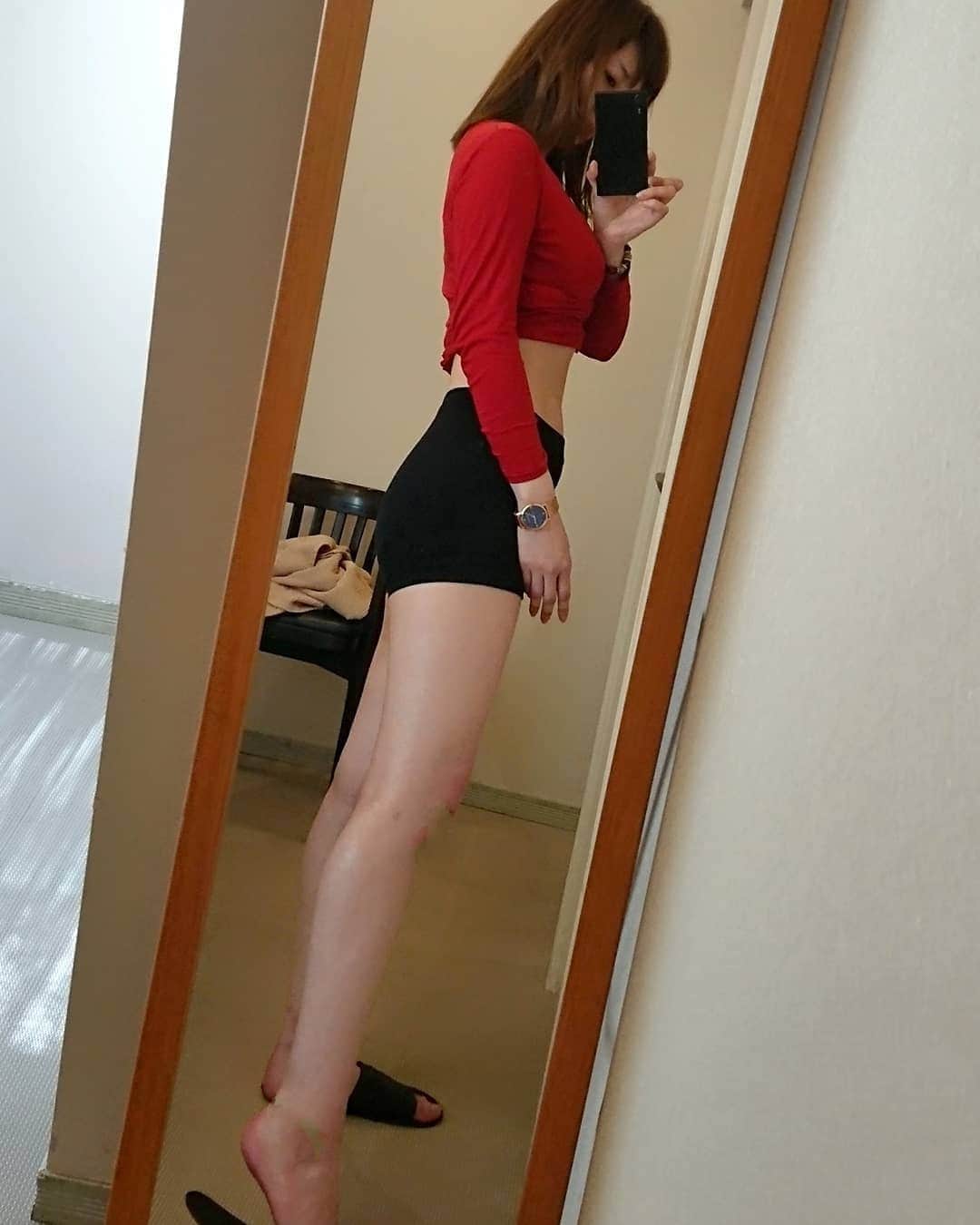 のインスタグラム：「アユアラングレース( @ayualamgrace ) https://www.ayualam.jp/menu/body/hipandleg/ . 『腸腰筋ストレッチマッサージ』 初めて聞いたので、ワクワクしながら アユアラングレースにＧＯＧＯ🙆✨ . サロンの外観、内観がお洒落！ キレイで豪華でビックリ😁💨✨ 100年樹齢のオリーブの木も凄いなあ( ゜o゜) . . ▼腸腰筋は、見えない位置にある筋肉で 運動能力のほか、姿勢やプロポーションに 関わってくる大事な筋肉❣❣❣ いわゆる、インナーマッスル(*´︶`*)❀ . ￣￣腸腰筋が衰えると？？￣￣￣ それが、硬くなってくると・・↓↓ ❀バランスが悪くなる ✿姿勢が悪くなる ❀お尻が垂れる ✿下腹がポッコリ出る ❀腰痛になりやすい ✿つまずきやすくなる ￣￣￣￣￣￣￣￣￣￣￣￣￣ . . 最近、色んな美容を試してるけど 自分ではなかなか出来ない所を入念に(o´罒`o)  まず、ストレッチが意外とキツイ！ 普段なかなか動かせない所を動かすから💡  でも終わると脚スッキリ～ッッ(^-^) そして、全身オイルハンドマッサージ♥️ 入念に腸腰筋アプローチ⤴⤴ お腹もしっかりと。途中ゴロゴロお腹がなるくらき  マッサージ中も、腸腰筋ストレッチするよ😁  血行が良くなってるからか、 身体がポカポカ(๑ˆOˆ๑)  インスタ見たよ～って、 ( @ayualamgrace )までDMお問い合わせすると、 「SLIMFIT」初回体験５５００円に！！ 通常１９２５０円なので、かなりお得🙌💕🎶 .  #マッサージ #青山 #表参道 #エステ #美容 #beauty #ストレッチ #エステフィットネス #サロン #フェイシャル #face #ボディ #ヘッドスパ #ネイル #痩身 #美尻 #お洒落 #美容 #slimfit #美脚 #salon #body #stretch #photograph #photo #girl #fashion #東京 #原宿 #渋谷 #pr」