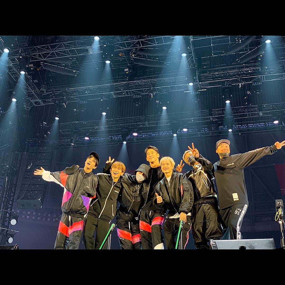 小林直己さんのインスタグラム写真 - (小林直己Instagram)「FINALが無事に終了しました！ JSB Raise the Flag Tour The final concert ended with a great excitement!! 沢山の応援をありがとうございました！ また12月に会いましょう！  Such a bless to have 1,250,000 people coming to our show in total. You gave me a lot of amazing memories during the tour.  I really appreciate you all for your support!  See you soon!  #EXILE #三代目JSOULBROTHERS #三代目JSOULBROTHERSfromEXILETRIBE #三代目JSB #三代目 #3jsb #ldh #小林直己 #NaokiKobayashi  #RAISETHEFLAG #yahoodome #jpop #jsb #japan #tour #show #福岡 #ヤフオクドーム #ラタタダンス #ファイナル #ツアーの思い出を #コメントへ #ありがとう #最高のメンバー」11月17日 20時57分 - naokikobayashi_works