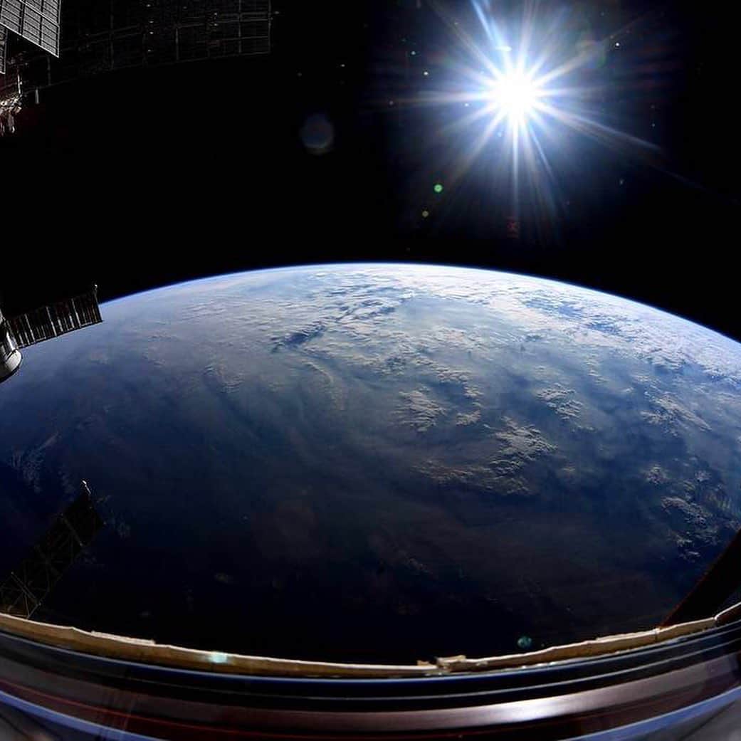 NASAさんのインスタグラム写真 - (NASAInstagram)「“That's here. That's home. That's us.” – Carl Sagan  Seeing Earth from space can alter an astronauts’ cosmic perspective, a mental shift known as the “Overview Effect.” First coined by space writer Frank White in 1987, the Overview Effect is described as a feeling of awe for our home planet and a sense of responsibility for taking care of it.  See Earth from the vantage point of our astronauts in these perspective-changing views.  Credit: NASA  #NASA #space #science #earth」10月25日 4時55分 - nasa