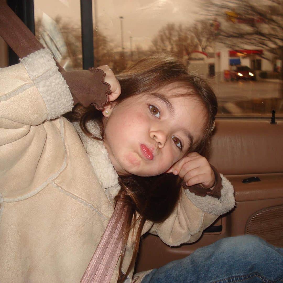 ランドリー・ベンダーのインスタグラム：「Just dropping in to remind you to embrace your inner 6 year old 🙉🙉🙉 #tbt」