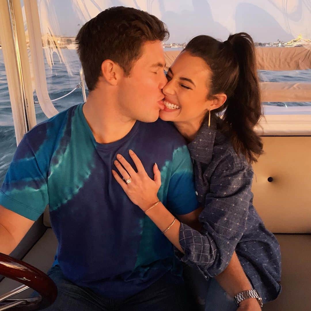 クロエ・ブリッジスのインスタグラム：「We are doing it!! I love this man with my whole heart and I am so excited to be with him forever. I’ve known we had a special connection since we first met (well FIRST I liked the way his butt looked in his jeans and the way he made me laugh and the fact that his backpack was monogrammed which seemed VERY adult to me five years ago) and I quickly learned that he is the kindest, funniest, most incredible man I’ve ever met. I’m so proud to be his girl and will be even prouder to be his wife. Let’s do this baby @andybovine」