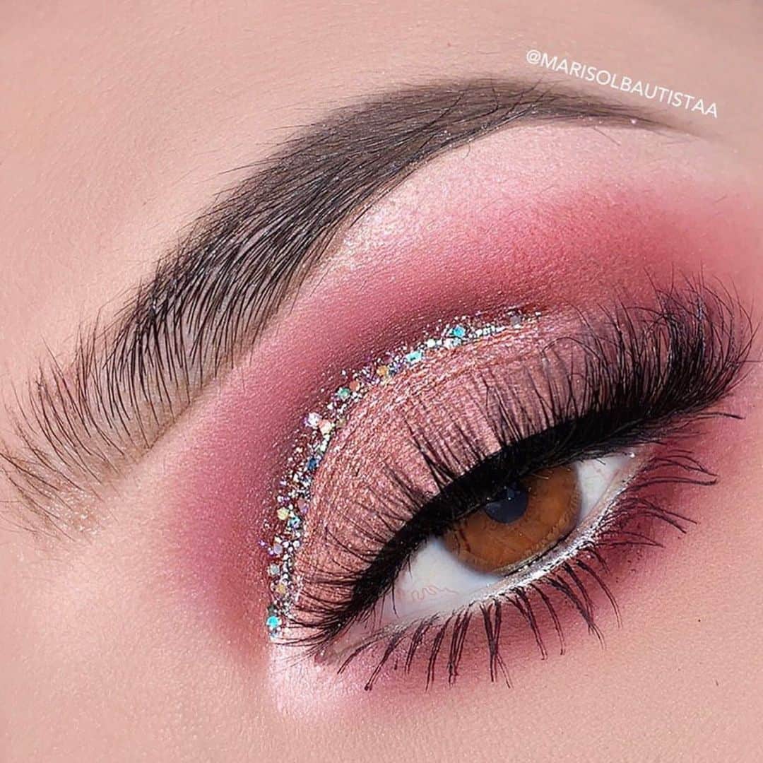 Kylie Cosmeticsさんのインスタグラム写真 - (Kylie CosmeticsInstagram)「Sipping Pretty palette look by @marisolbautistaa 😍✨ available now in all @ultabeauty stores!」10月25日 5時16分 - kyliecosmetics